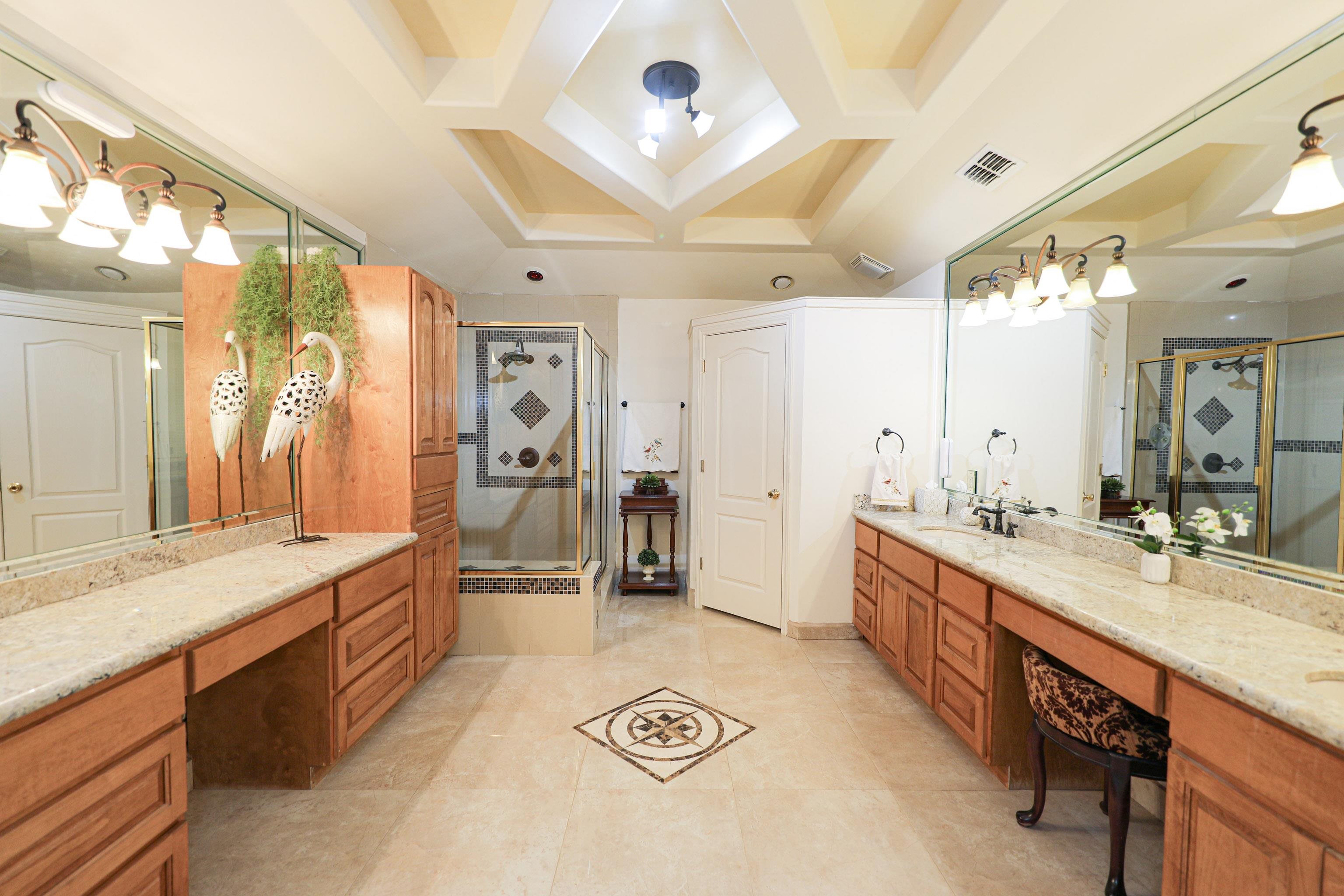 LAREDO, Texas, 78046, United States, 3 Bedrooms Bedrooms, ,4 BathroomsBathrooms,Residential,For Sale,1848774