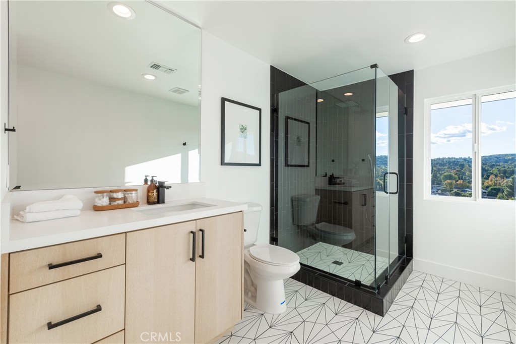 Woodland Hills, California, 91367, United States, 5 Bedrooms Bedrooms, ,4 BathroomsBathrooms,Residential,For Sale,2003511