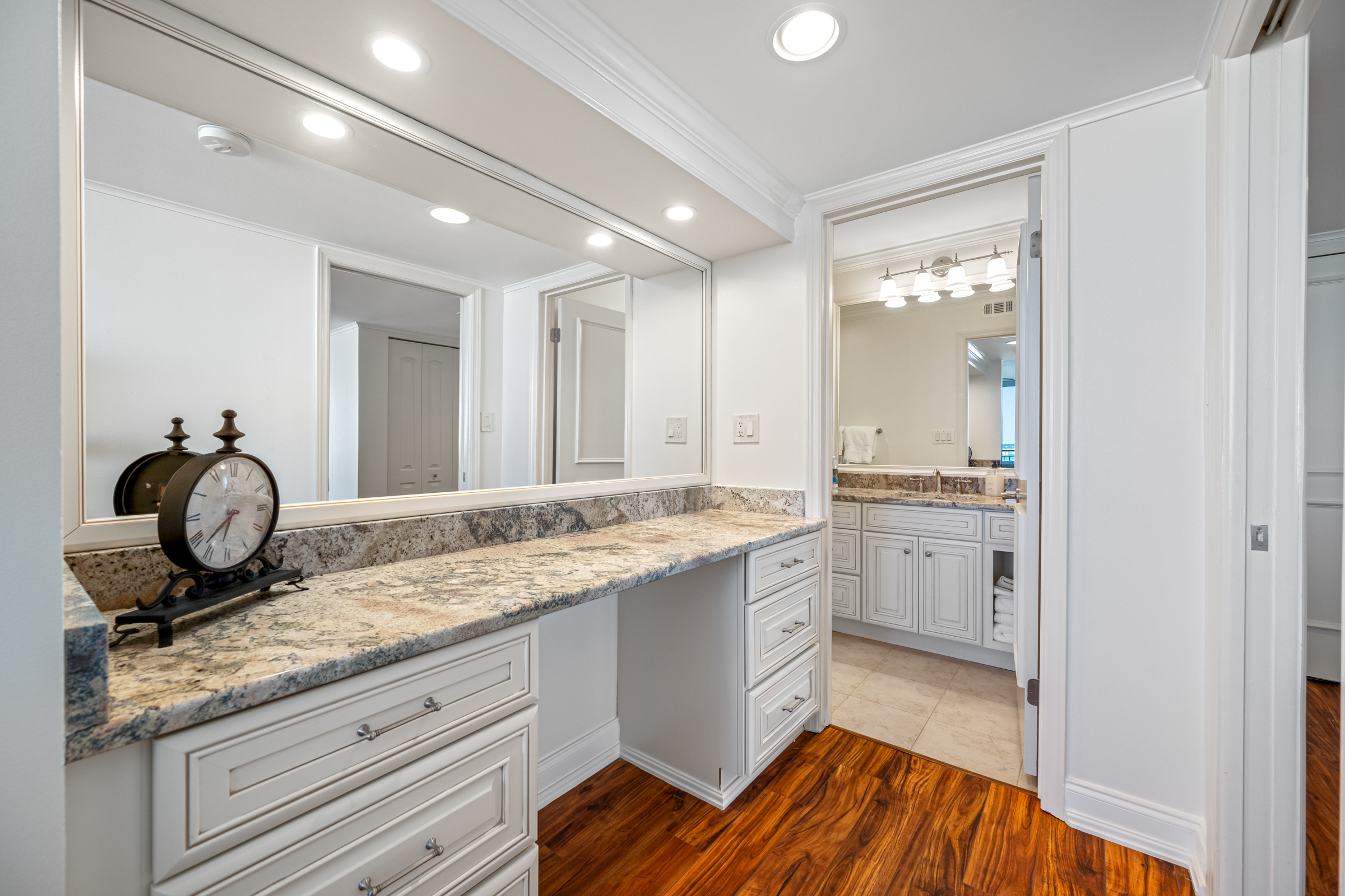 Treasure Island, Florida, 33706, United States, 2 Bedrooms Bedrooms, ,2 BathroomsBathrooms,Residential,For Sale,1998023