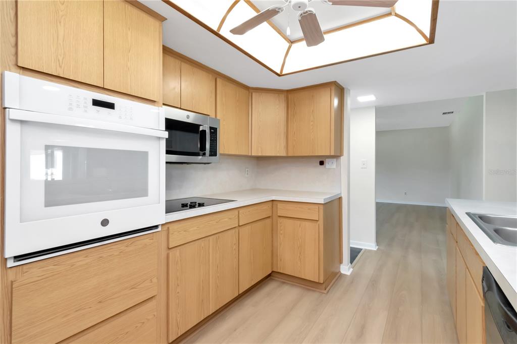 Seminole, Florida, 33776, United States, 5 Bedrooms Bedrooms, ,3 BathroomsBathrooms,Residential,For Sale,1913613