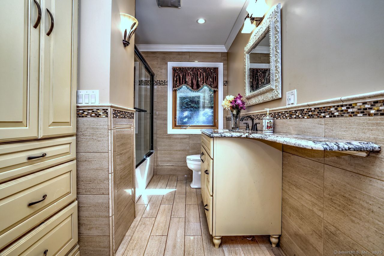 Woodbridge, Connecticut, 06525, United States, 3 Bedrooms Bedrooms, ,2 BathroomsBathrooms,Residential,For Sale,1989444