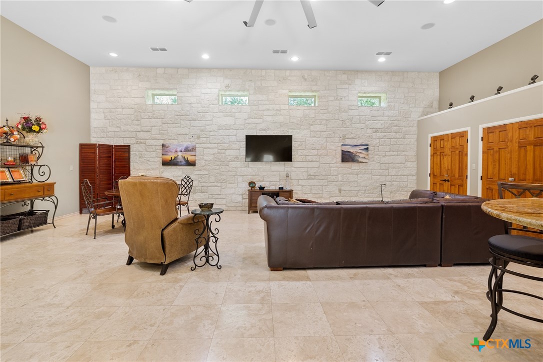 Inez, Texas, 77968, United States, 5 Bedrooms Bedrooms, ,6 BathroomsBathrooms,Residential,For Sale,1895563