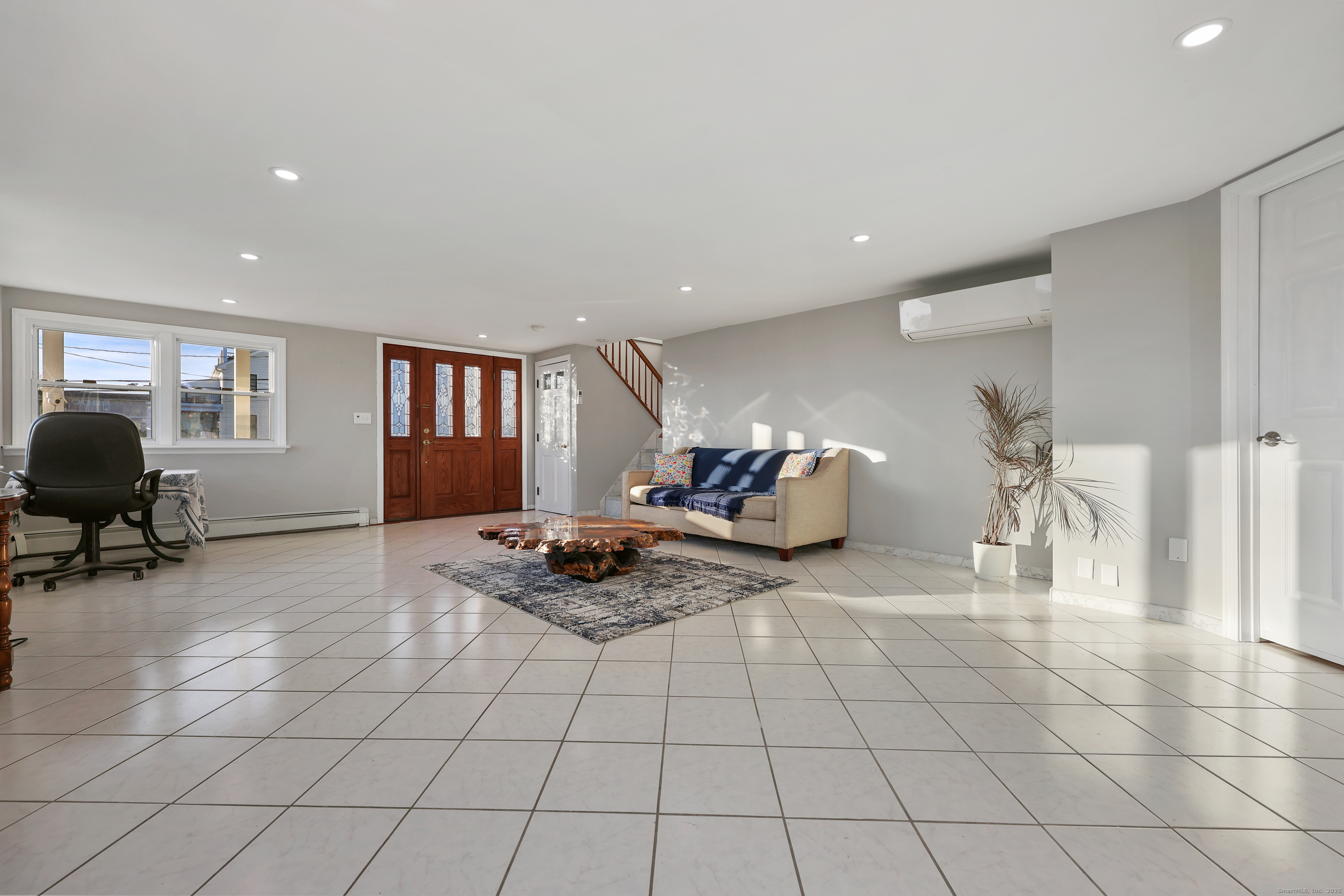 Stratford, Connecticut, 06615, United States, 4 Bedrooms Bedrooms, ,3 BathroomsBathrooms,Residential,For Sale,2003243