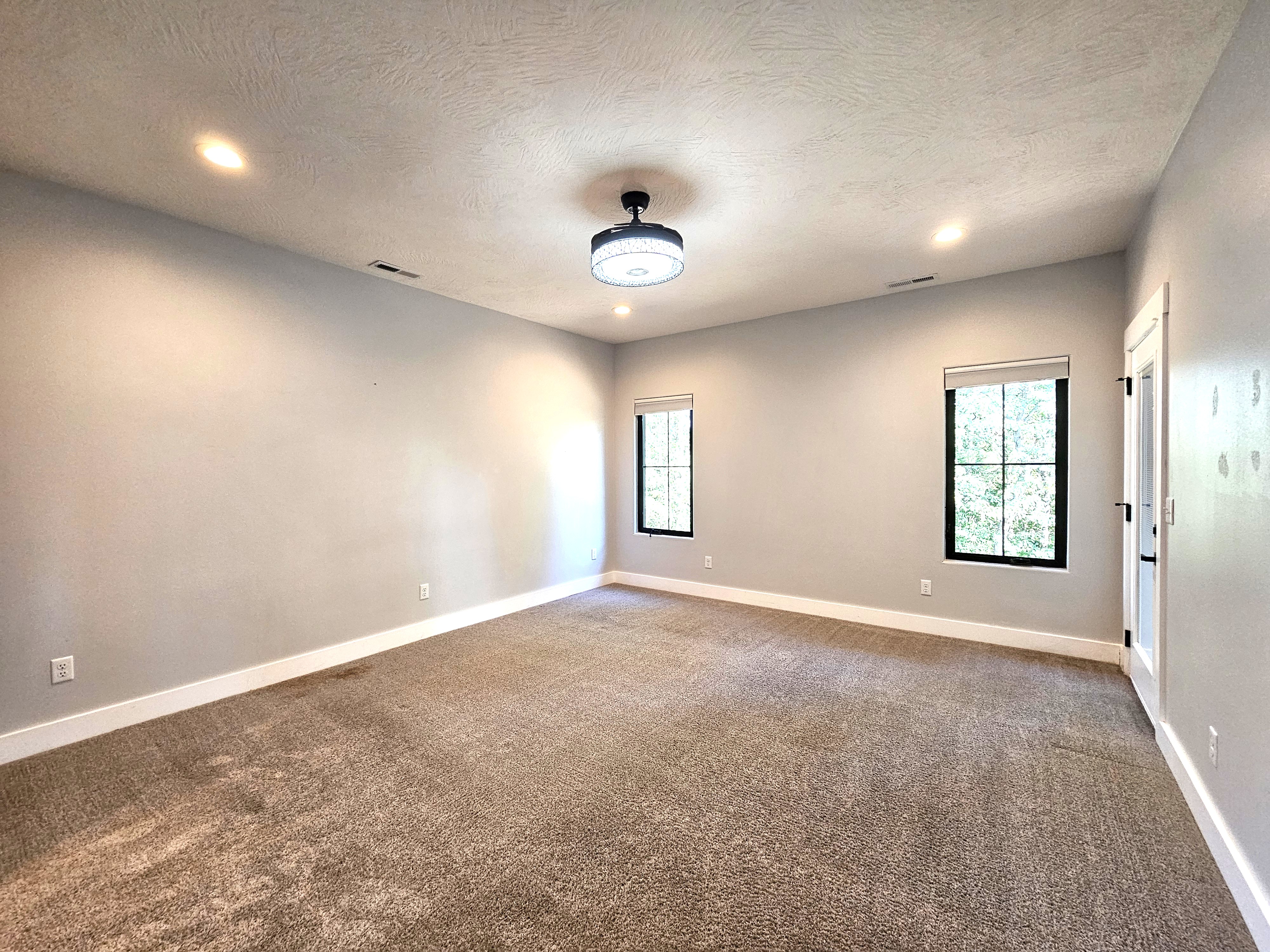 SPRINGFIELD, Missouri, 65804, United States, 4 Bedrooms Bedrooms, ,4 BathroomsBathrooms,Residential,For Sale,1996433