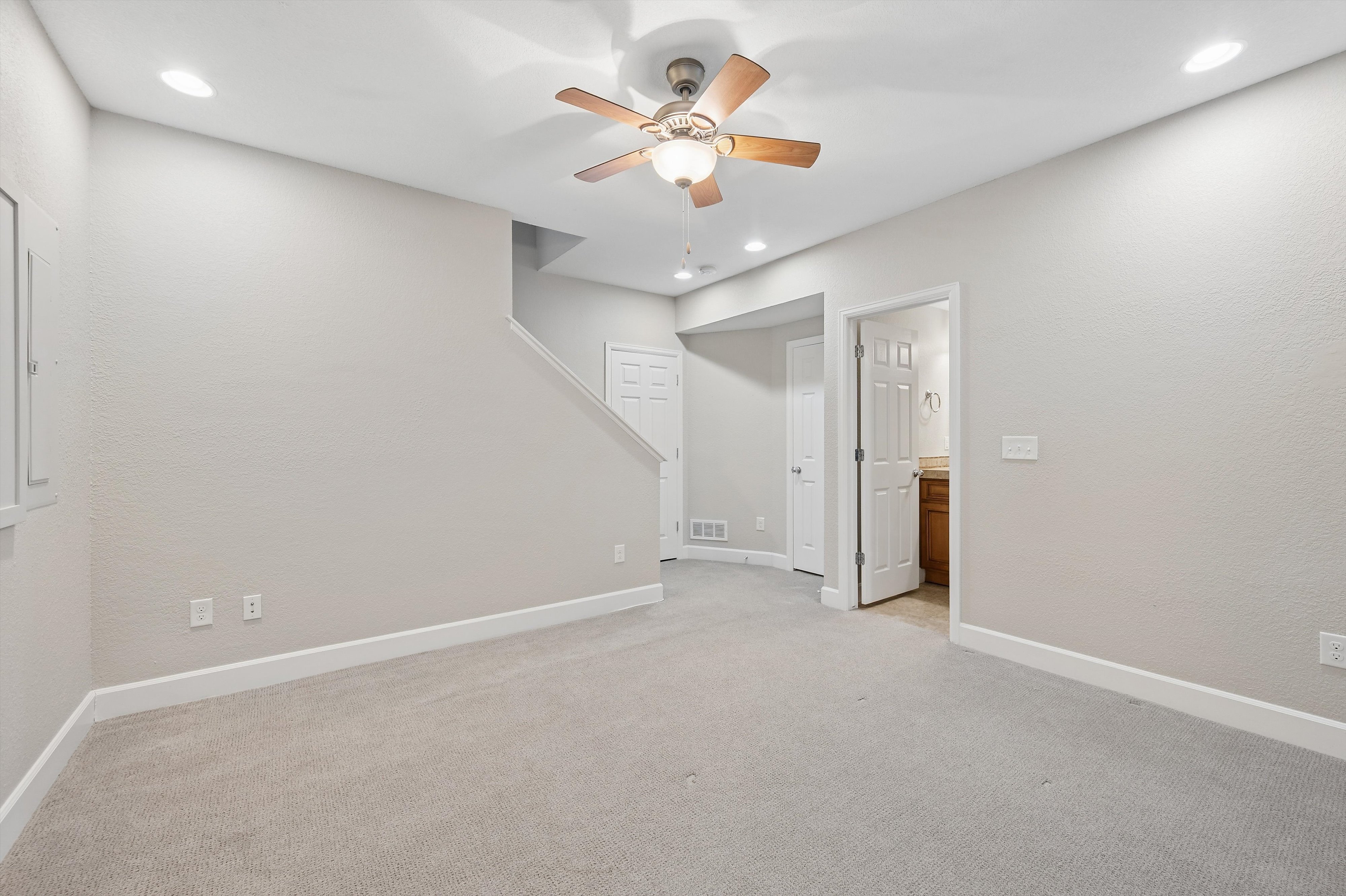 Charming Townhome In Sought After Central Park Location - 物件實景