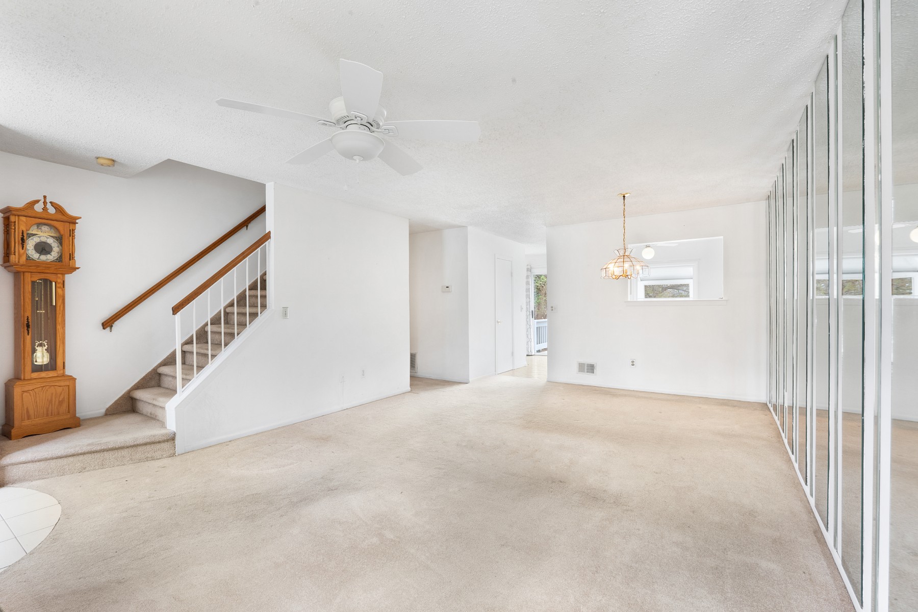  ?Westbrook Woods? Well Maintained Townhome - 物件實景