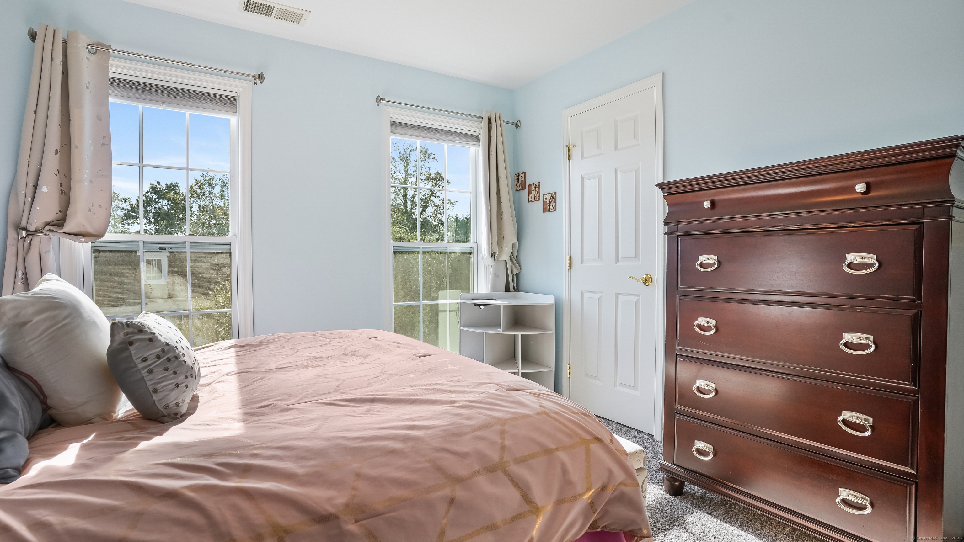 Danbury, Connecticut, 06810, United States, 2 Bedrooms Bedrooms, ,3 BathroomsBathrooms,Residential,For Sale,1925602