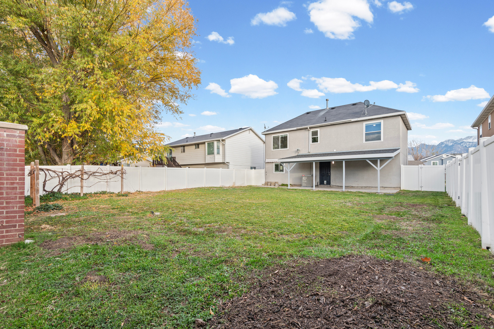 Sandy, Utah, 84070, United States, 3 Bedrooms Bedrooms, ,3 BathroomsBathrooms,Residential,For Sale,1996029