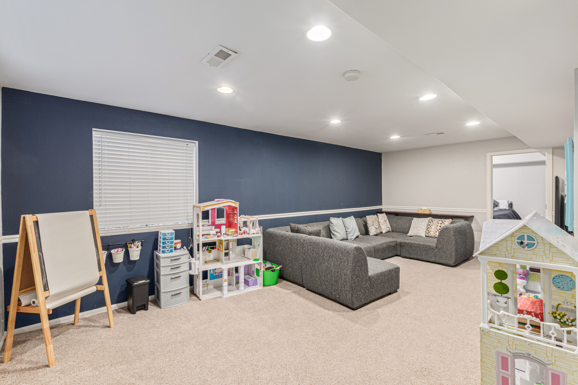 Highlands Ranch, Colorado, 80129, United States, 4 Bedrooms Bedrooms, ,2 BathroomsBathrooms,Residential,For Sale,1987309