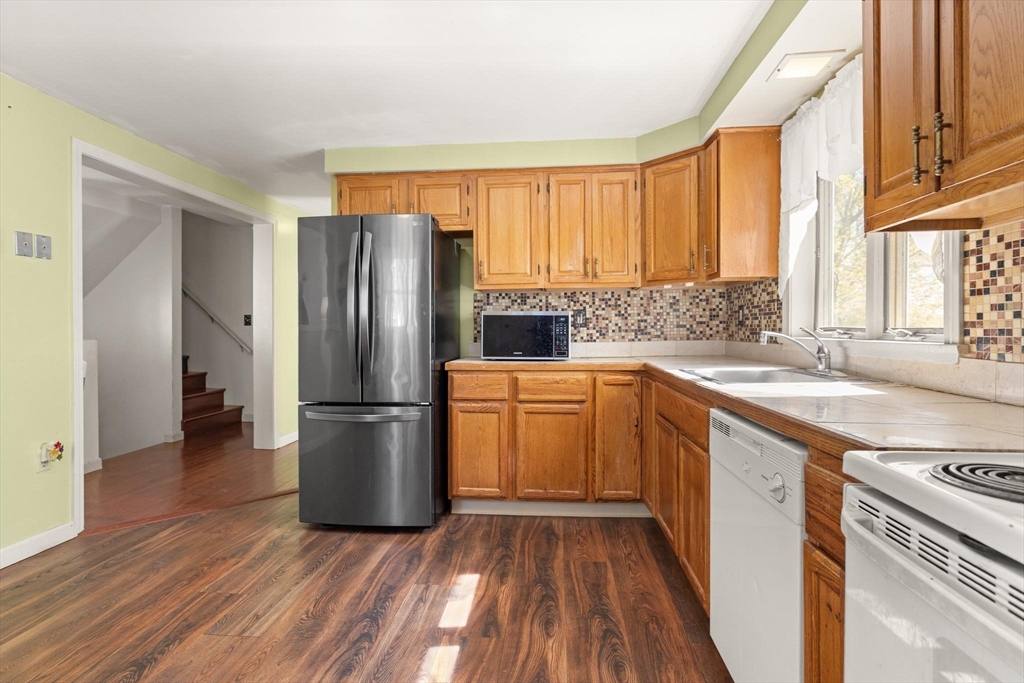 Lynn, Massachusetts, 01902, United States, 4 Bedrooms Bedrooms, ,2 BathroomsBathrooms,Residential,For Sale,2049430