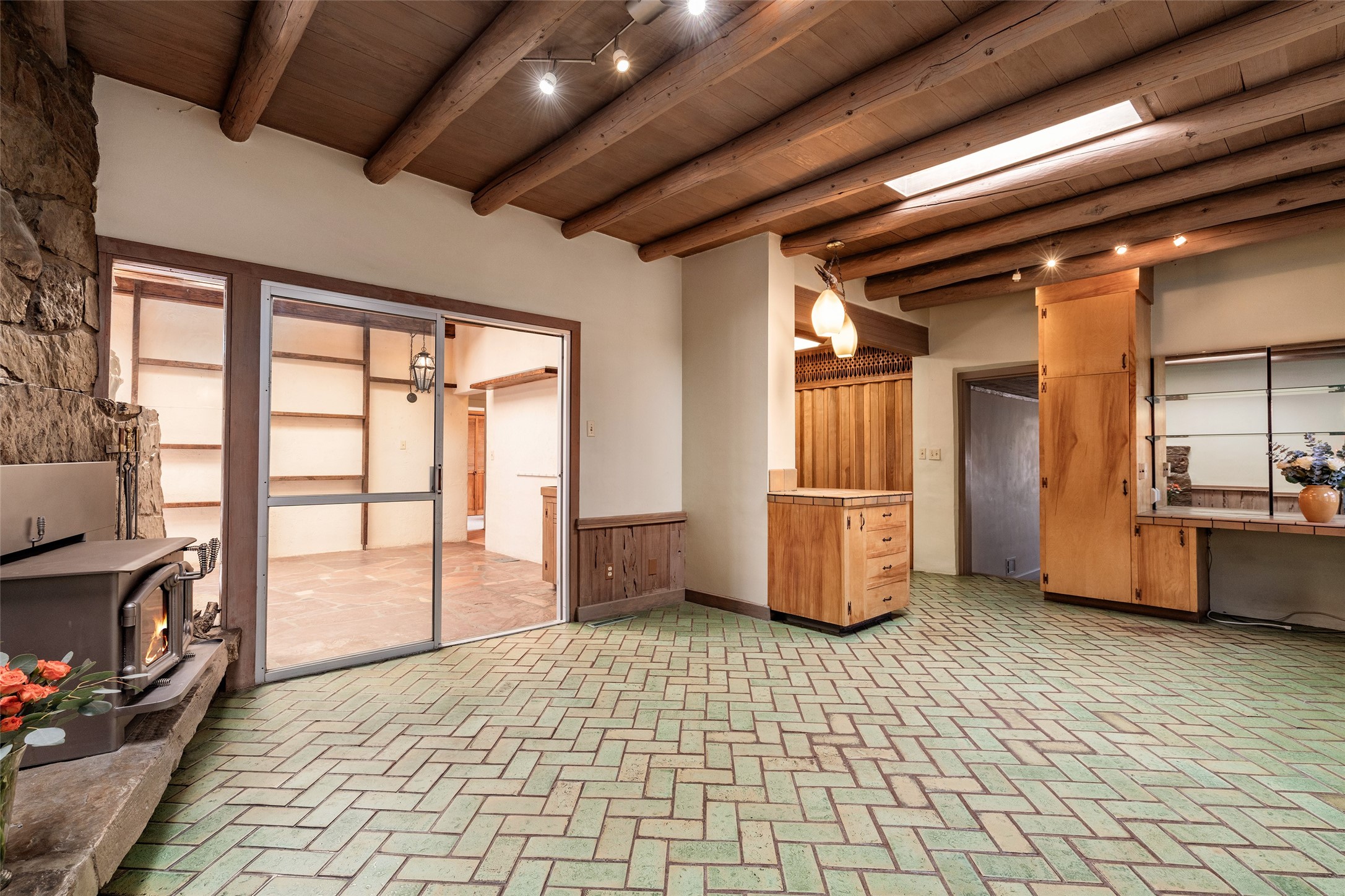  519 Douglas Street - 物件實景