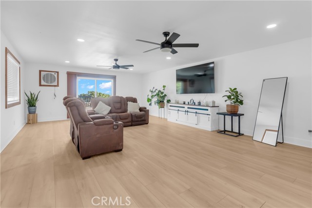 Oak Hills, California, 92344, United States, 6 Bedrooms Bedrooms, ,2 BathroomsBathrooms,Residential,For Sale,2000385