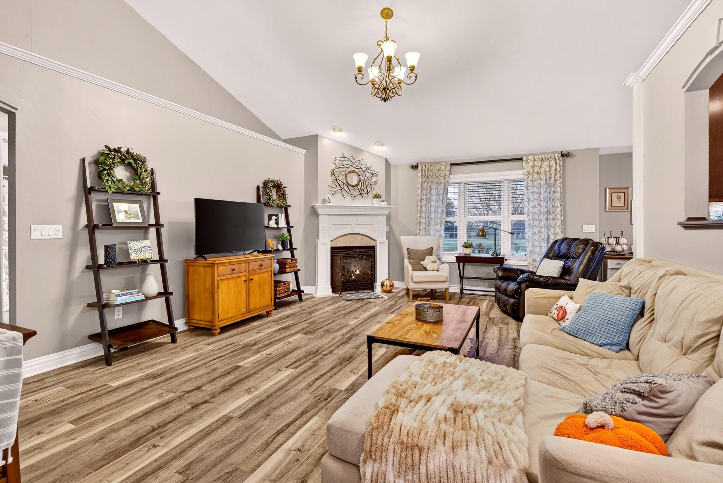 Neenah, Wisconsin, 54956, United States, 4 Bedrooms Bedrooms, ,4 BathroomsBathrooms,Residential,For Sale,1996384