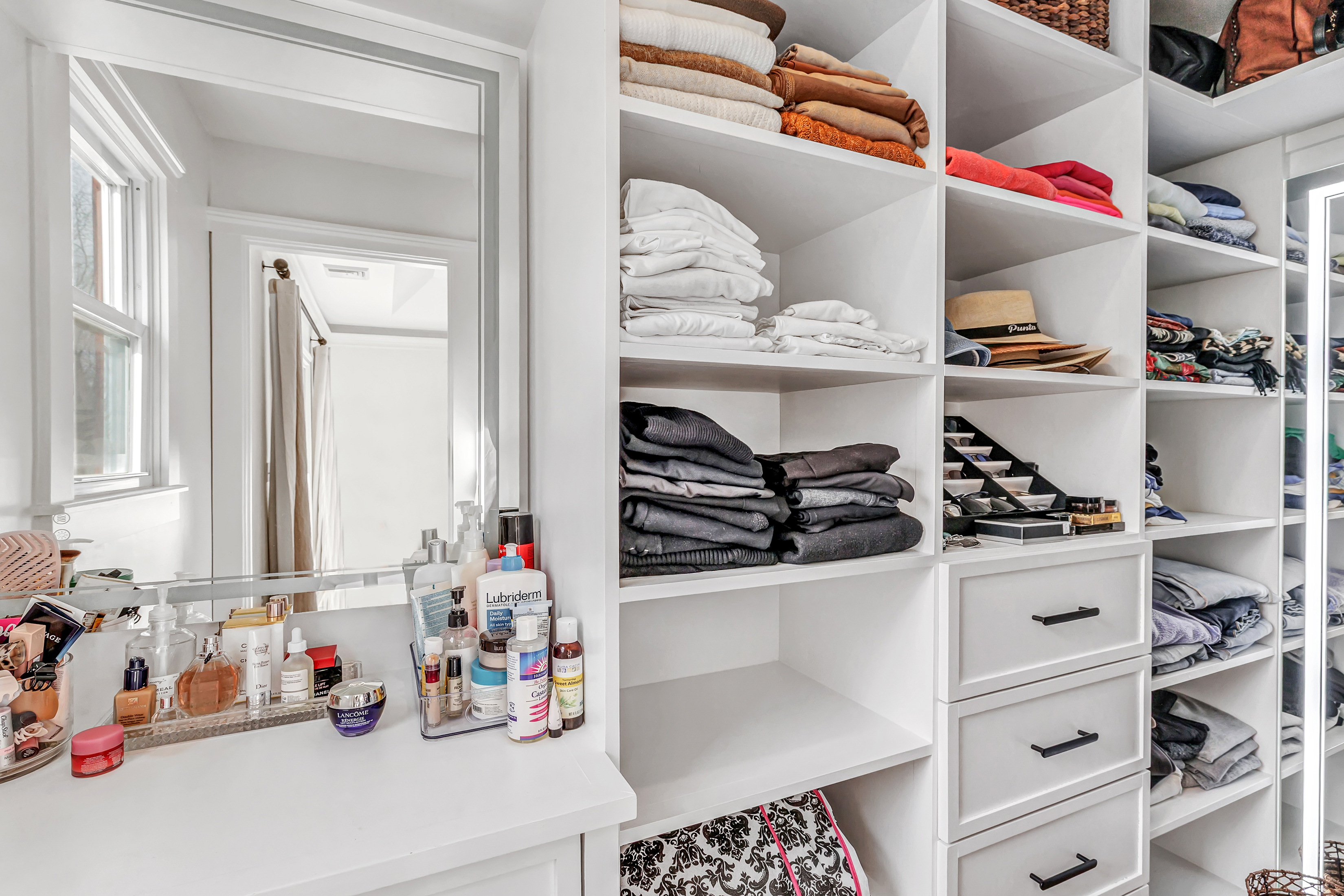 Danbury, Connecticut, 06811, United States, 10 Bedrooms Bedrooms, ,5 BathroomsBathrooms,Residential,For Sale,1992409