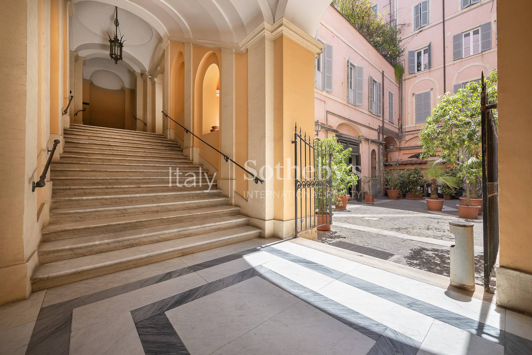  Refined pied-à-terre with a charming terrace in the exclusive Palazzo Balestra - 物件實景