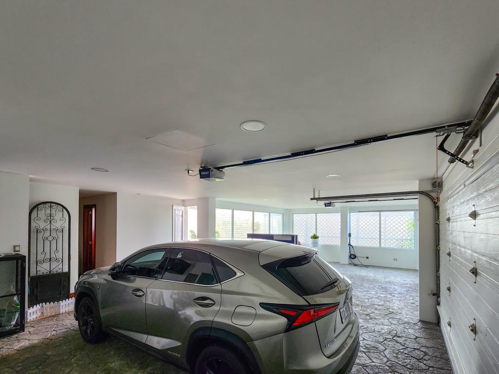 Curridabat, Curridabat, San Jose, CR, 6 Bedrooms Bedrooms, ,7 BathroomsBathrooms,Residential,For Sale,Curridabat,1587516