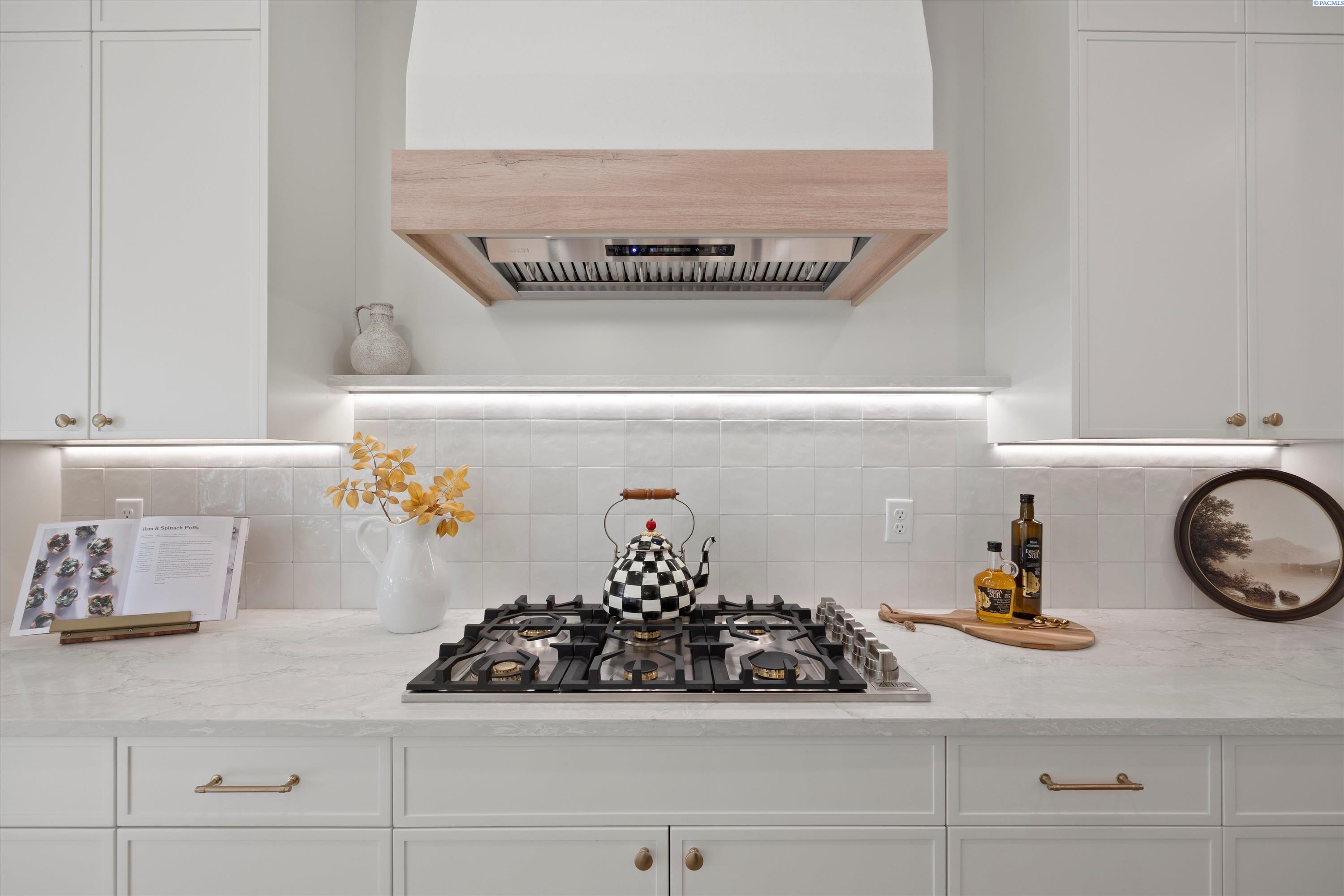 Richland, Washington, 99352, United States, 4 Bedrooms Bedrooms, ,3 BathroomsBathrooms,Residential,For Sale,1991503