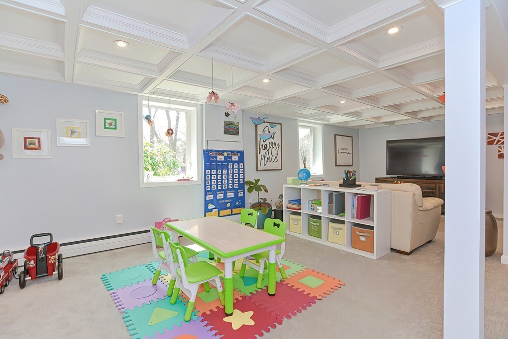 Dedham, Massachusetts, 02026, United States, 3 Bedrooms Bedrooms, ,2 BathroomsBathrooms,Residential,For Sale,1945023