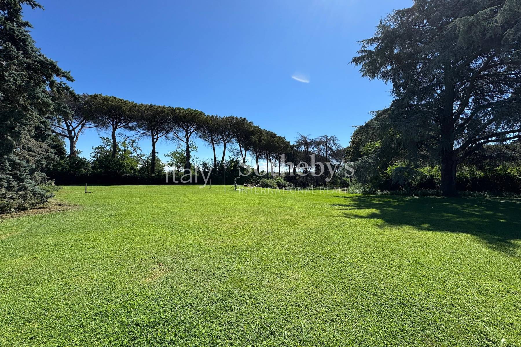  Iconic mansion immersed in a private park with pool - 物件實景