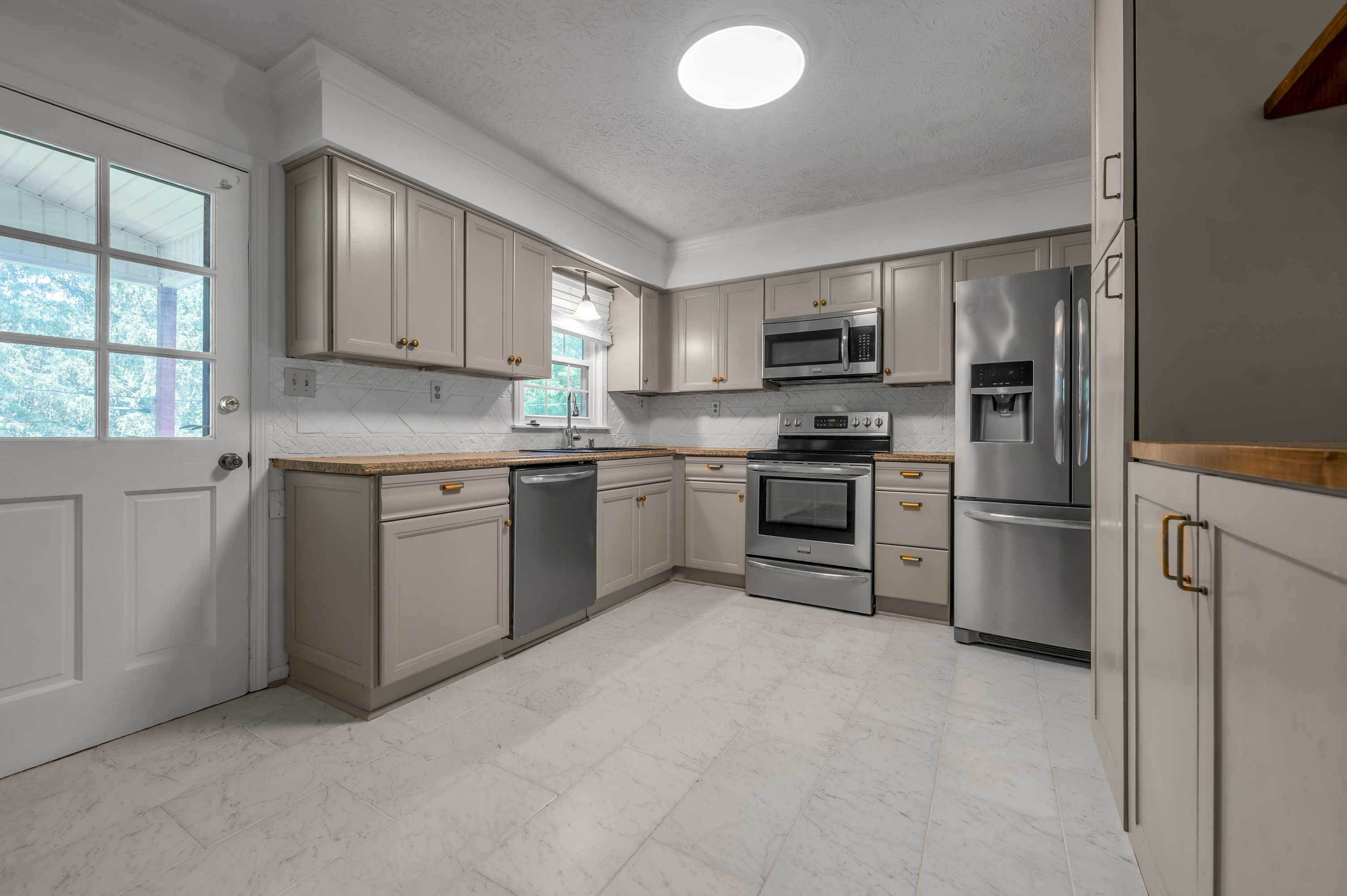  568 Merrimac Drive - 物件實景