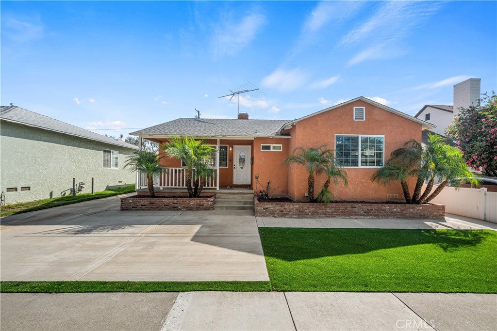 Oliva Ave, Lakewood, CA 90712
