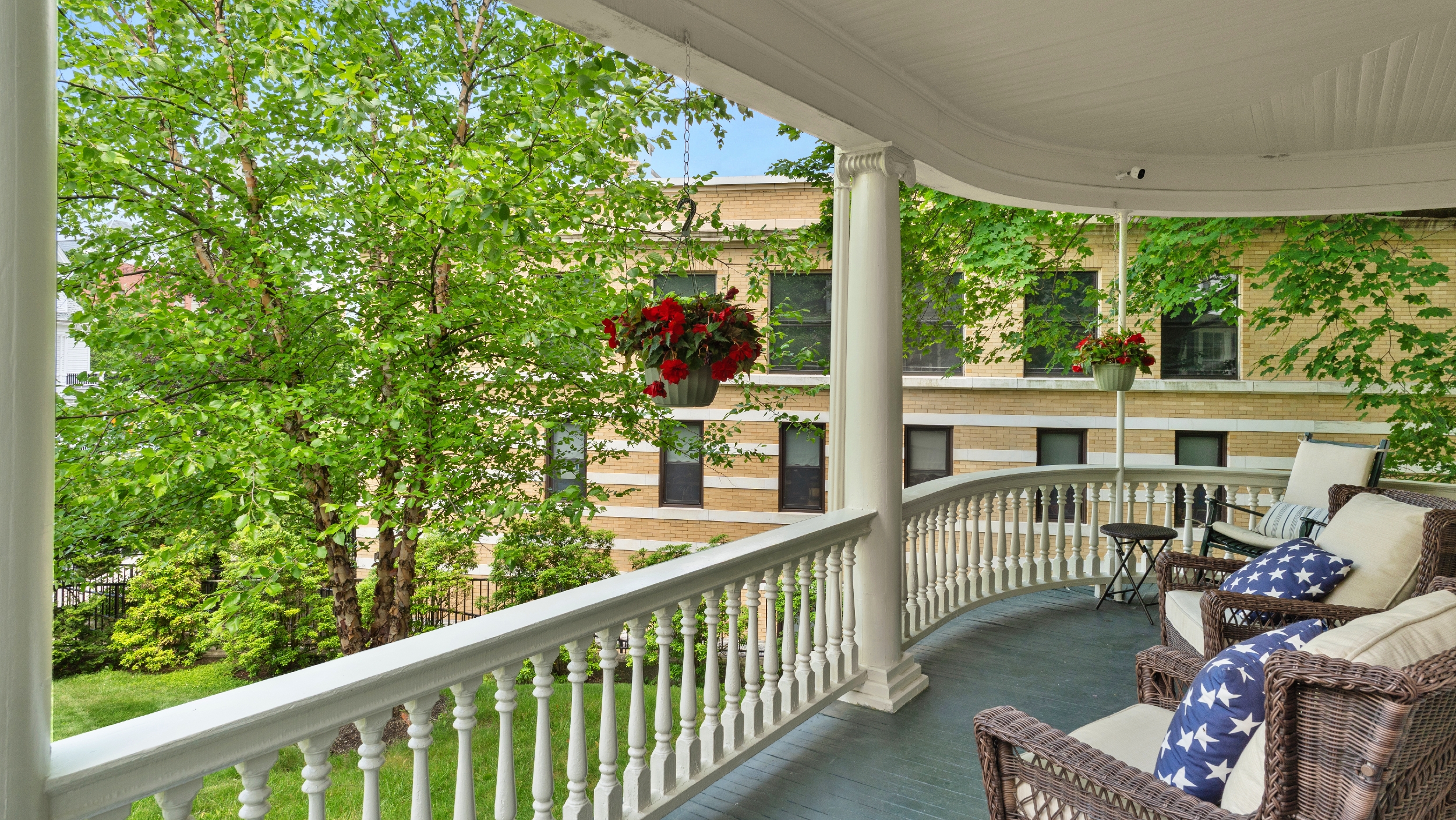  Charming In-Town Victorian with Large Carriage House - 物件實景