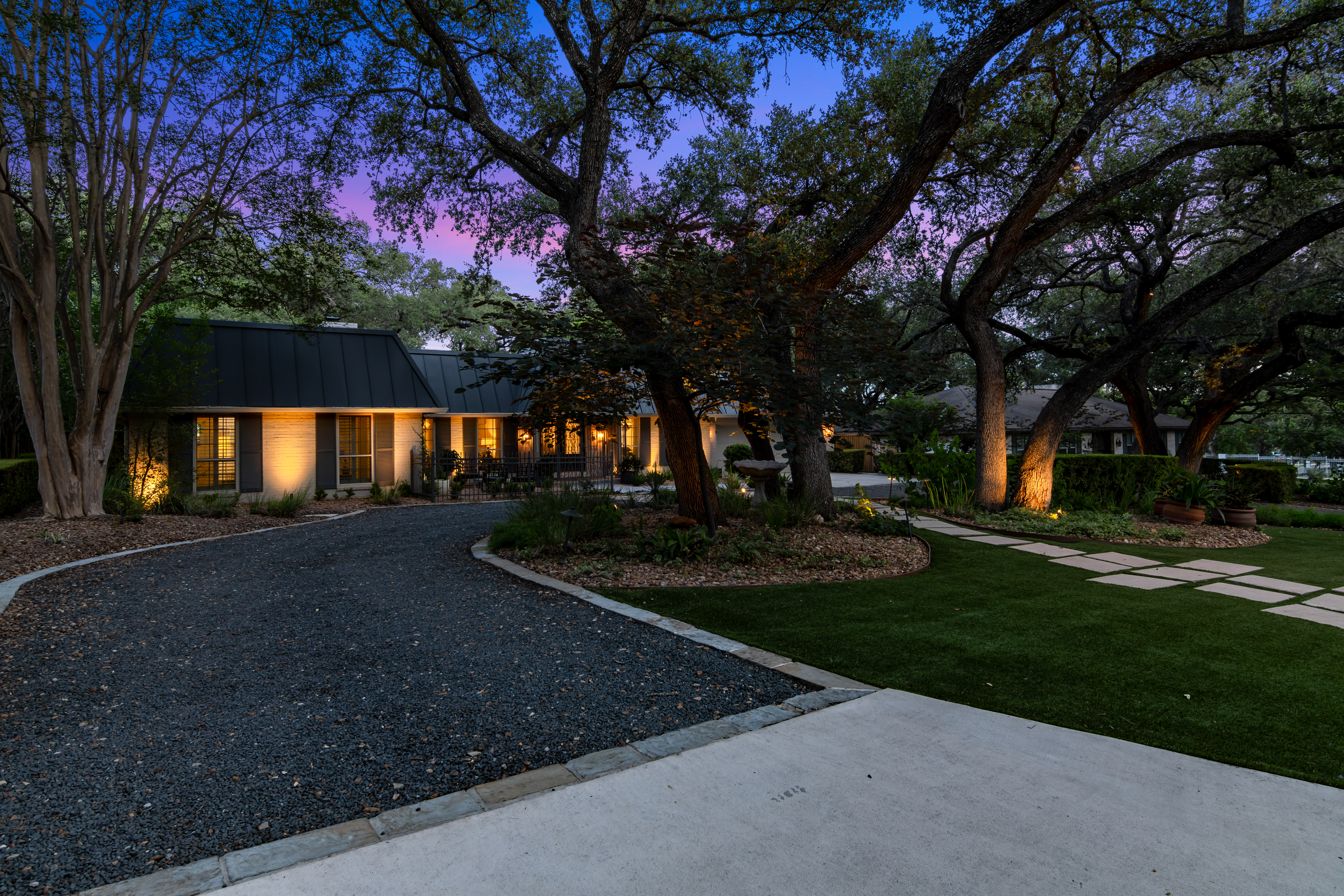  Private Oak-Shaded Estate in Castle Hills - 物件實景