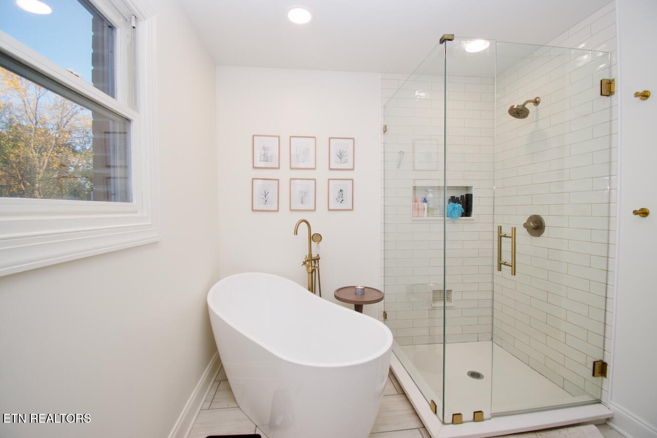 Maryville, Tennessee, 37803, United States, 4 Bedrooms Bedrooms, ,3 BathroomsBathrooms,Residential,For Sale,1989272