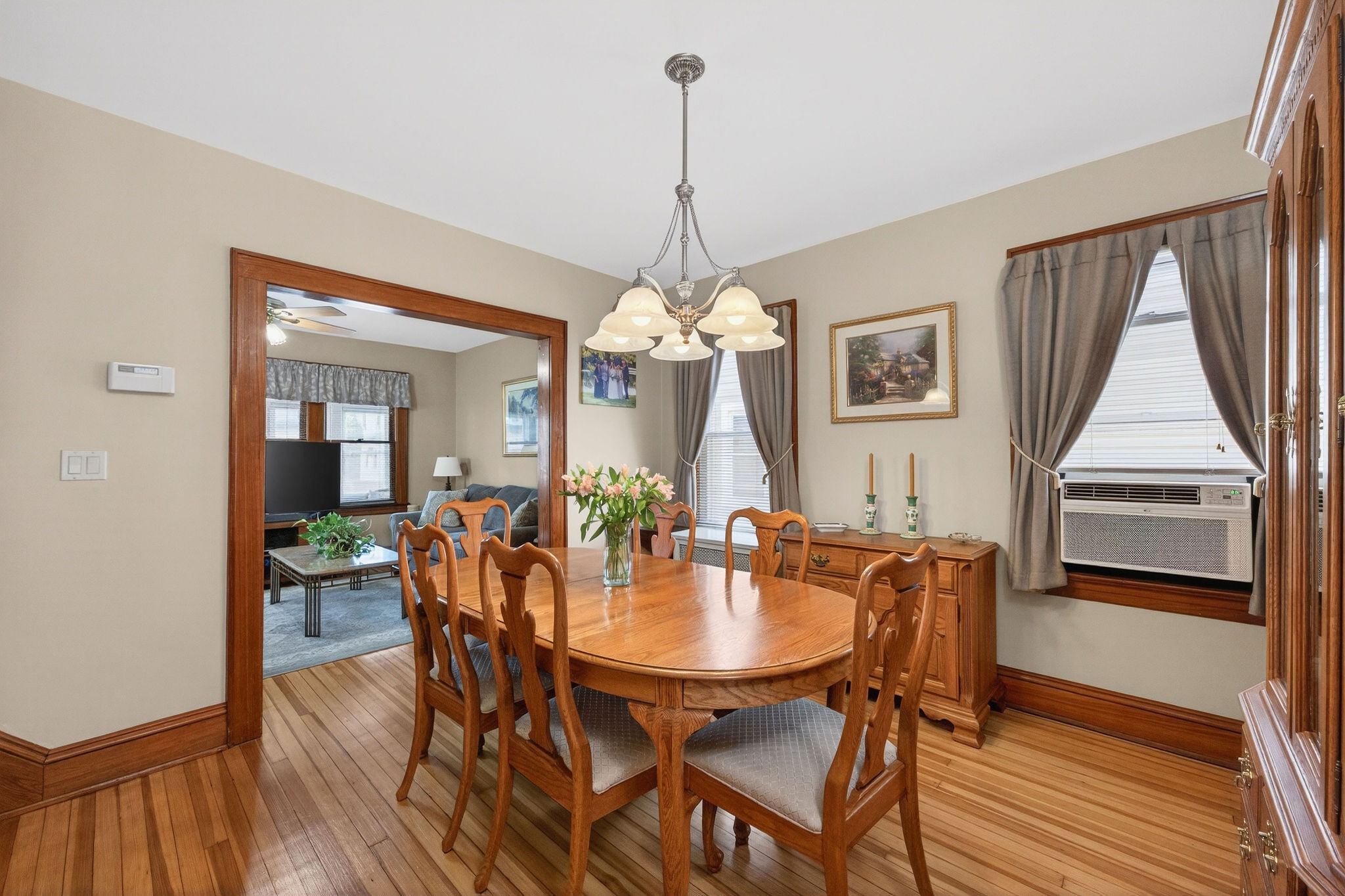  Colonial Home Blends Timeless Charm with Comfortable Everyday Living - 物件實景