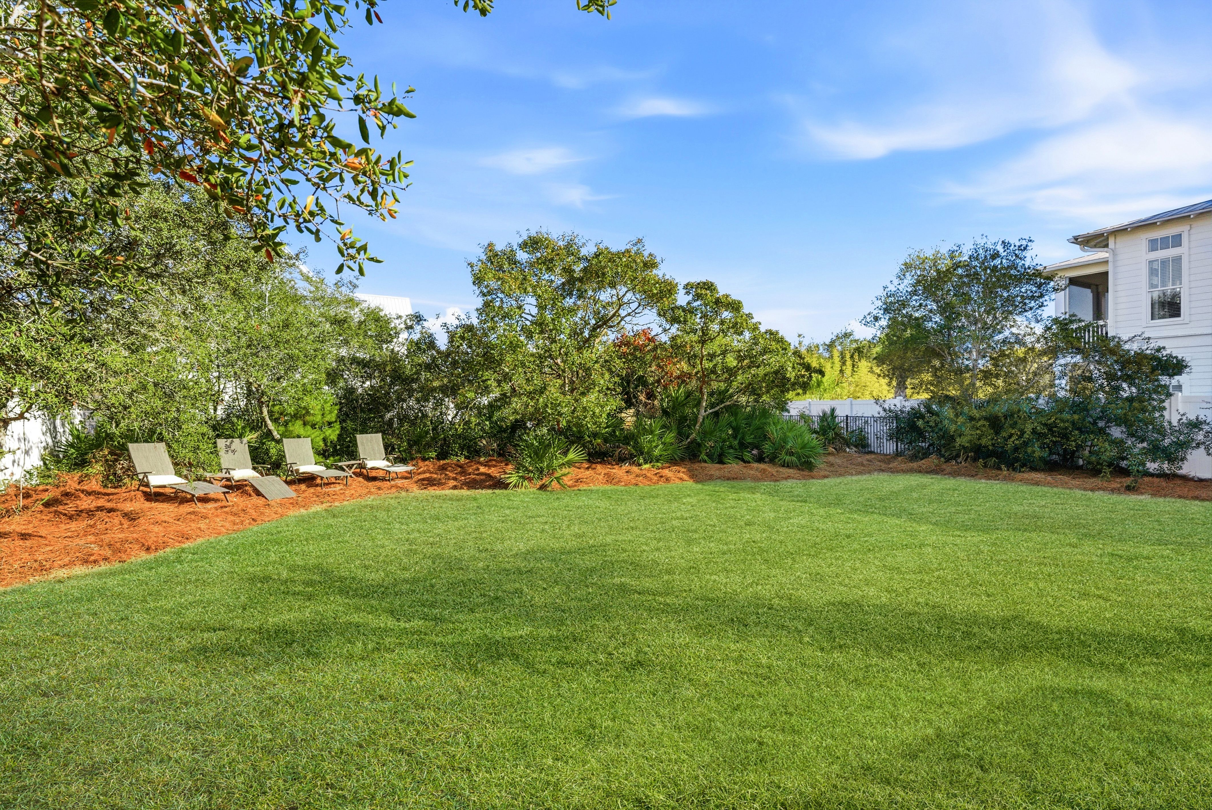  Single Story Home Located on Private Street with Deeded Beach Access - 物件實景