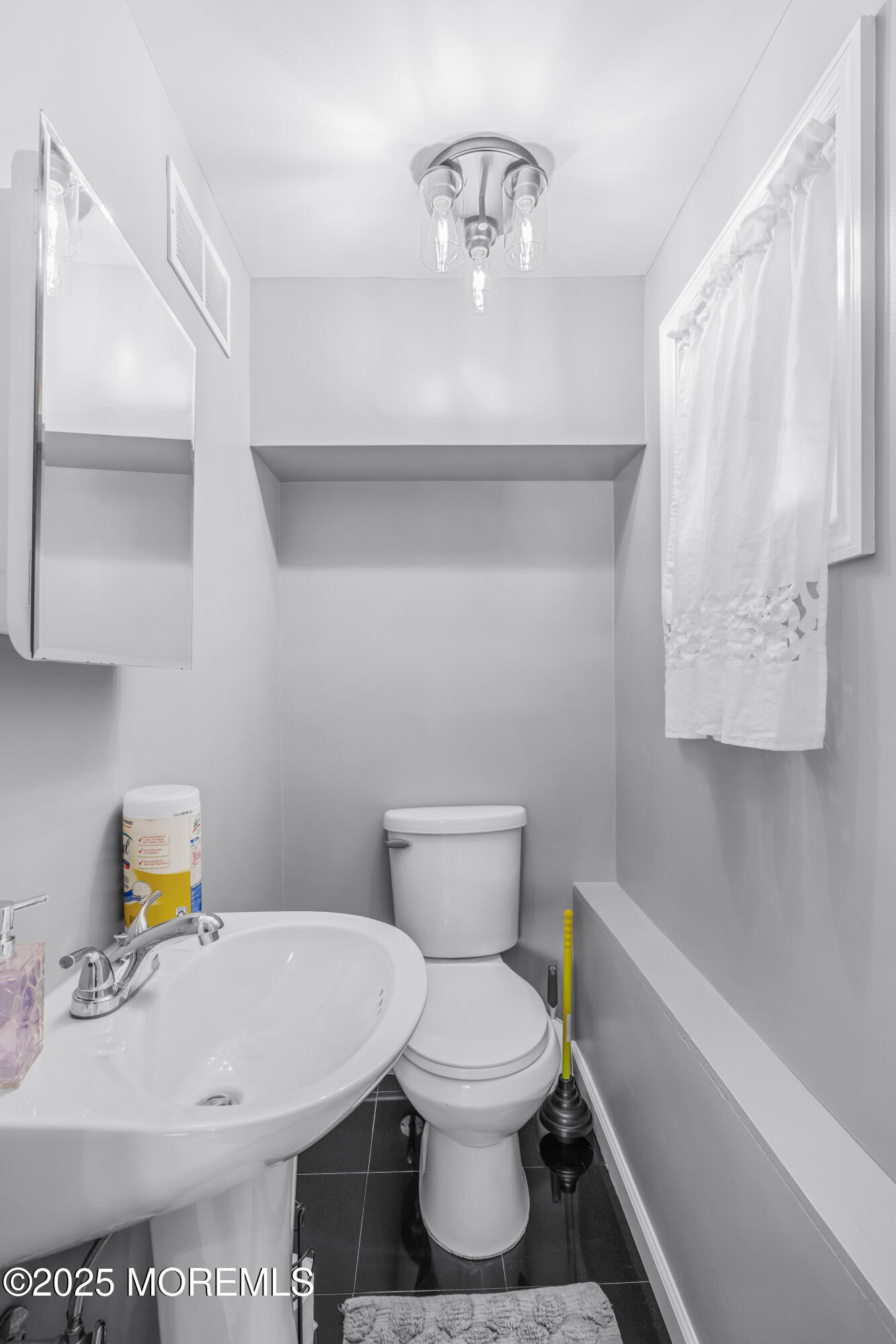 Old Bridge, New Jersey, 08857, United States, 3 Bedrooms Bedrooms, ,2 BathroomsBathrooms,Residential,For Sale,1980078