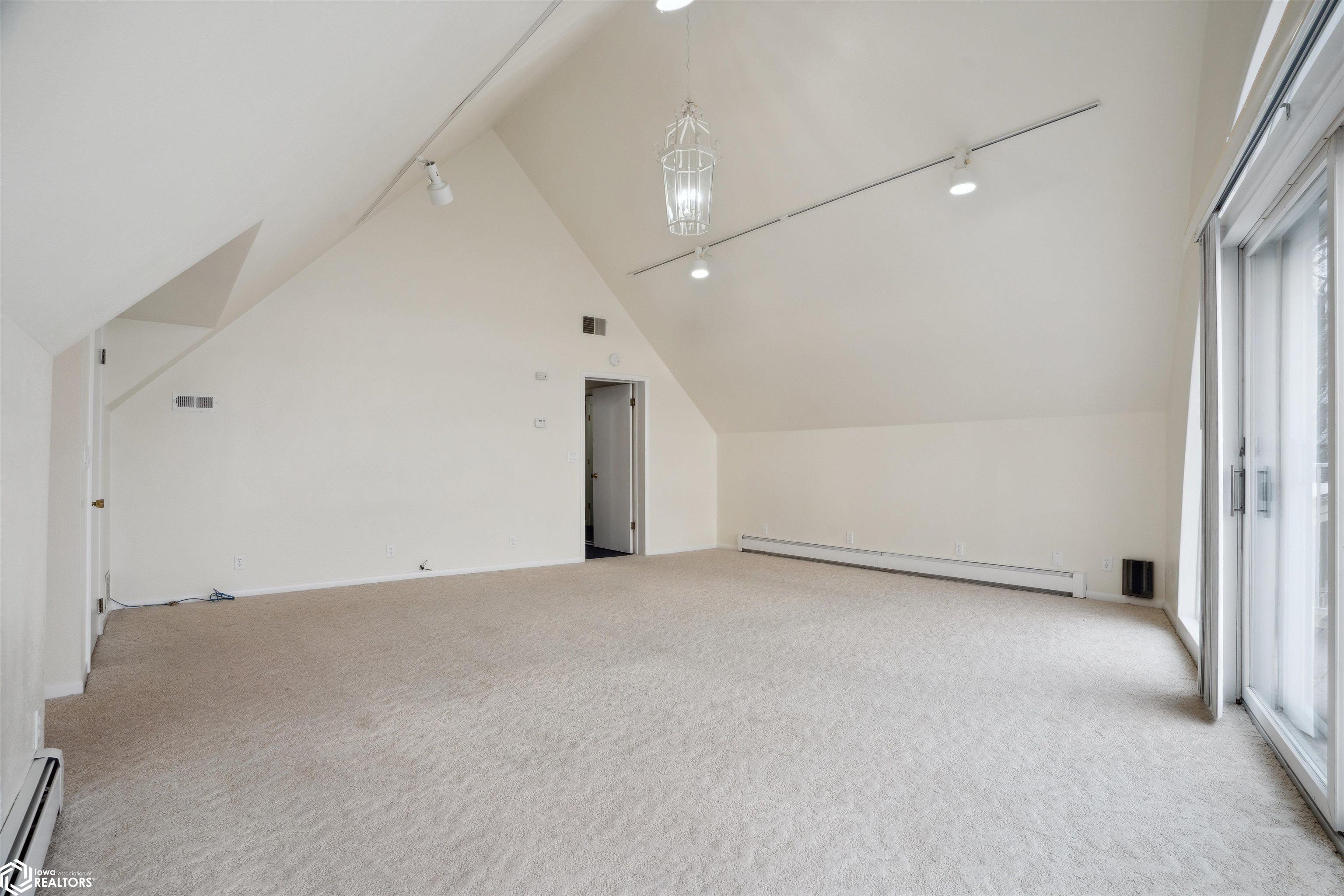 Burlington, Iowa, 52601, United States, 4 Bedrooms Bedrooms, ,3 BathroomsBathrooms,Residential,For Sale,1931272