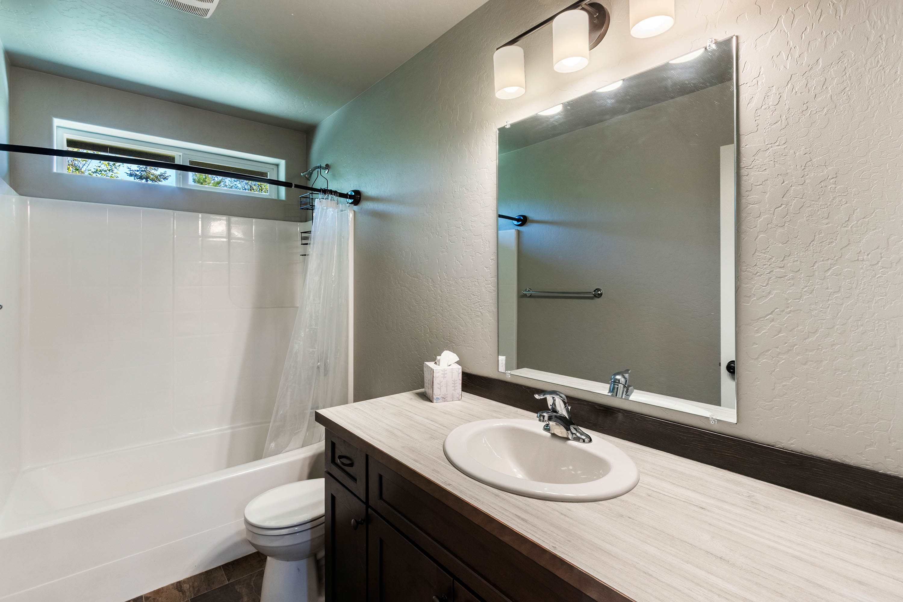 Sagle, Idaho, 83860, United States, 3 Bedrooms Bedrooms, ,2 BathroomsBathrooms,Residential,For Sale,1996409