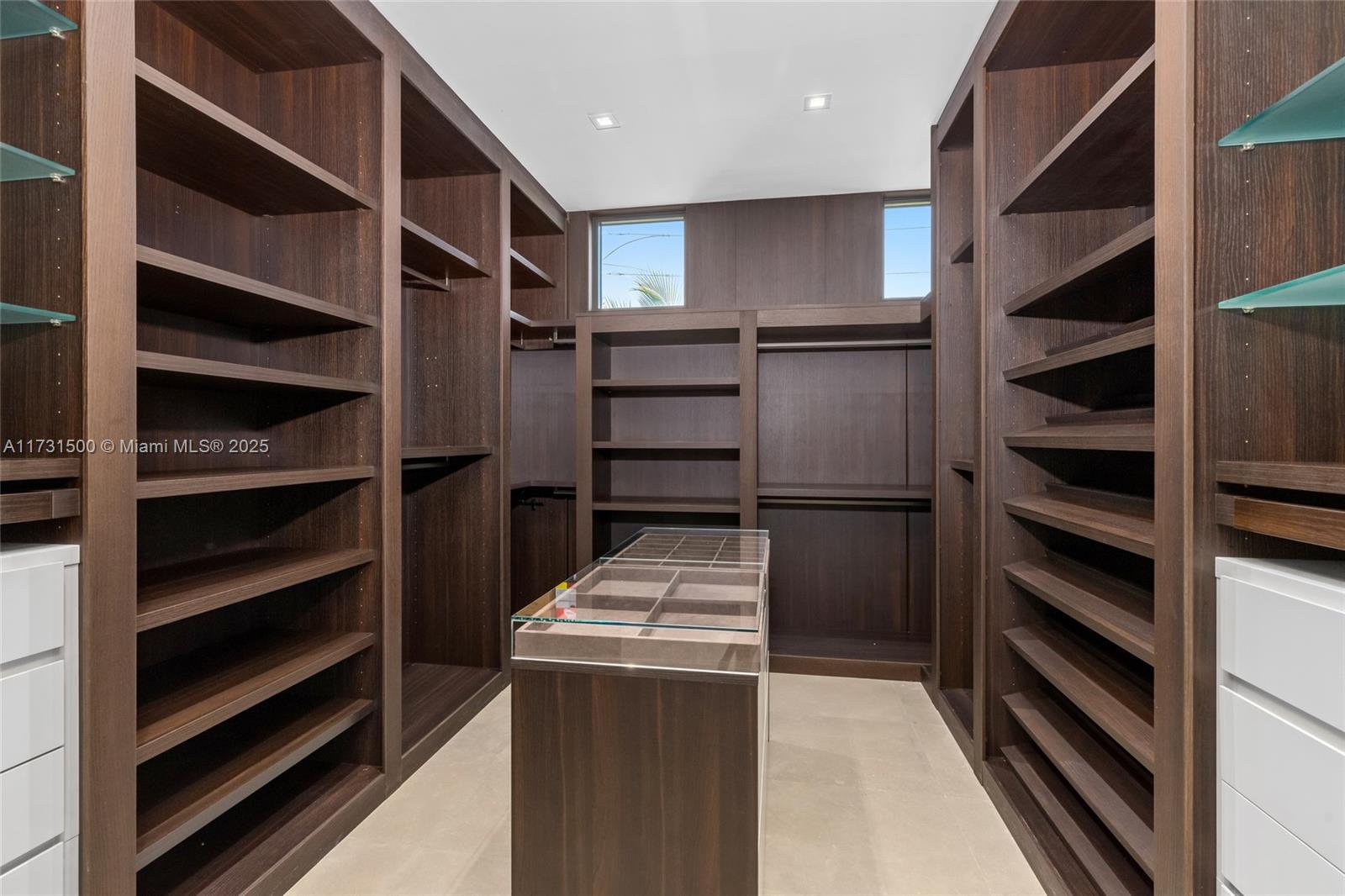 North Miami Beach, Florida, 33160, United States, 6 Bedrooms Bedrooms, ,8 BathroomsBathrooms,Residential,For Sale,1759326
