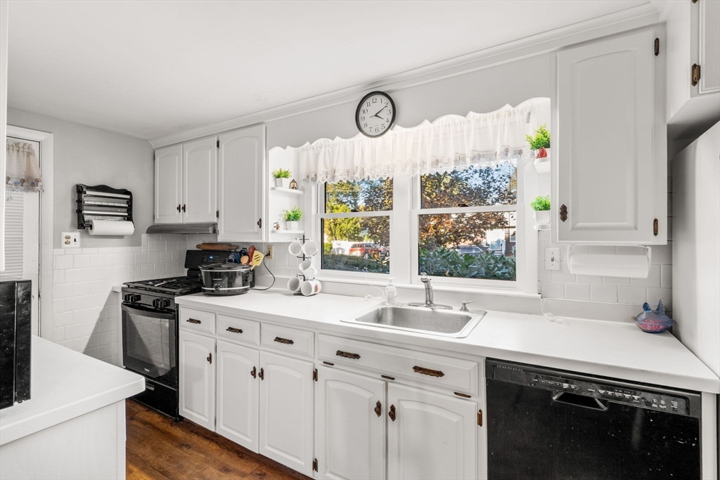 Lawrence, Massachusetts, 01843, United States, 3 Bedrooms Bedrooms, ,2 BathroomsBathrooms,Residential,For Sale,1999153