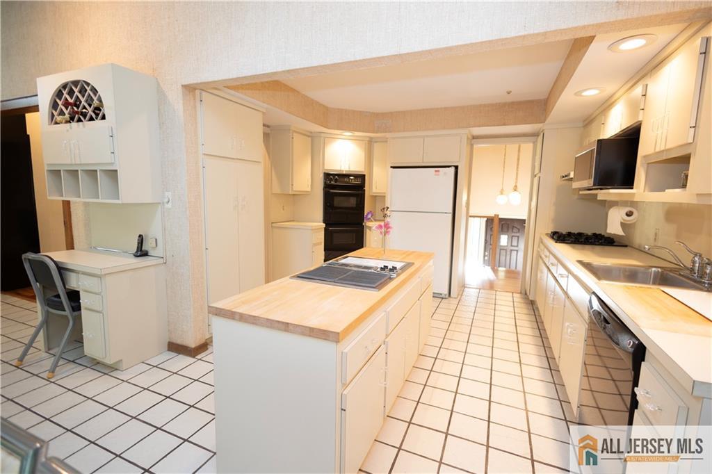 East Brunswick, New Jersey, 08816, United States, 5 Bedrooms Bedrooms, ,3 BathroomsBathrooms,Residential,For Sale,1890709
