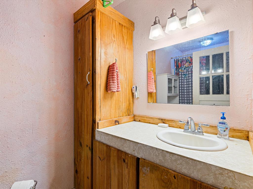 Ennis, Texas, 75119, United States, 3 Bedrooms Bedrooms, ,3 BathroomsBathrooms,Residential,For Sale,1928326