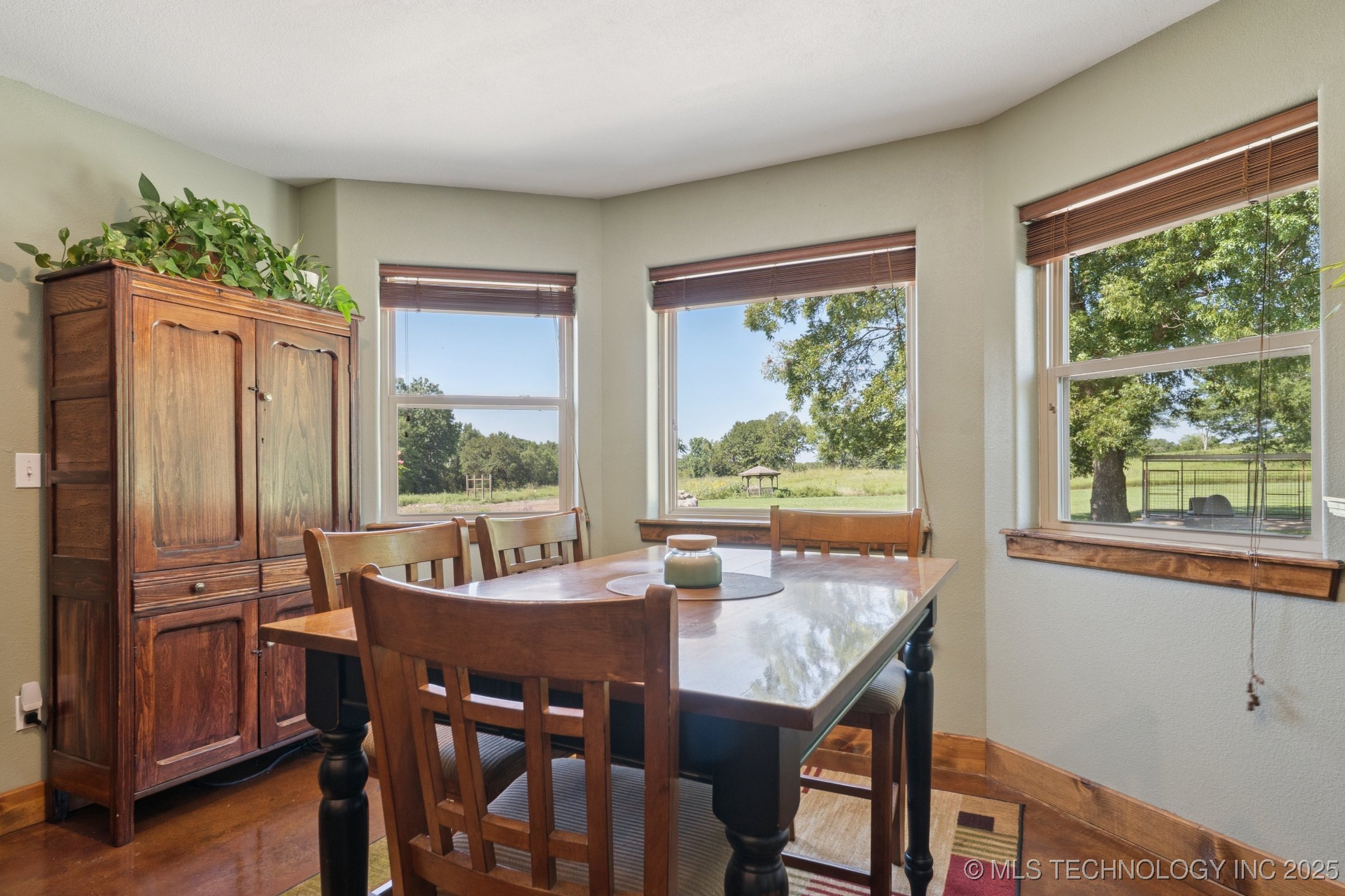 Henryetta, Oklahoma, 74437, United States, 4 Bedrooms Bedrooms, ,4 BathroomsBathrooms,Residential,For Sale,1939303