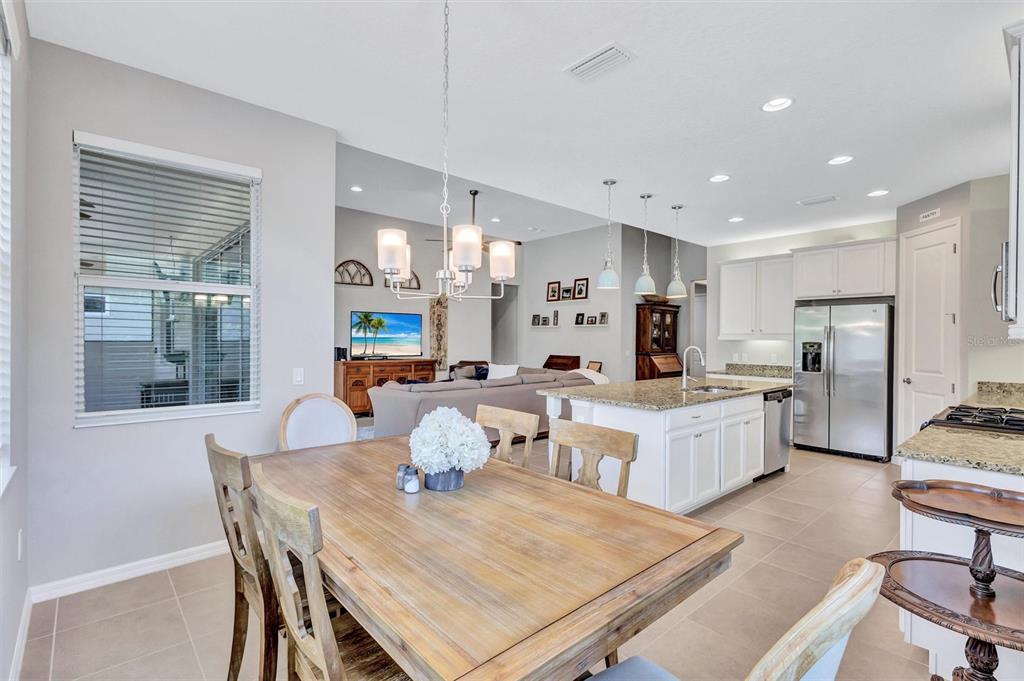 Bradenton, Florida, 34212, United States, 2 Bedrooms Bedrooms, ,2 BathroomsBathrooms,Residential,For Sale,1891618