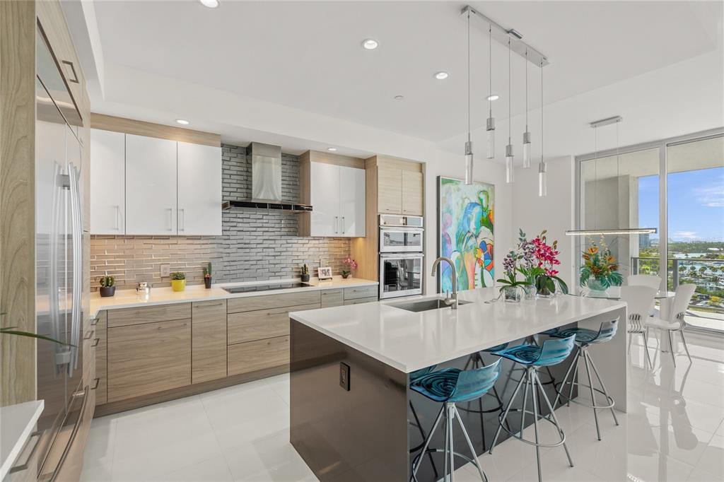 Sarasota, Florida, 34236, United States, 2 Bedrooms Bedrooms, ,3 BathroomsBathrooms,Residential,For Sale,1978058