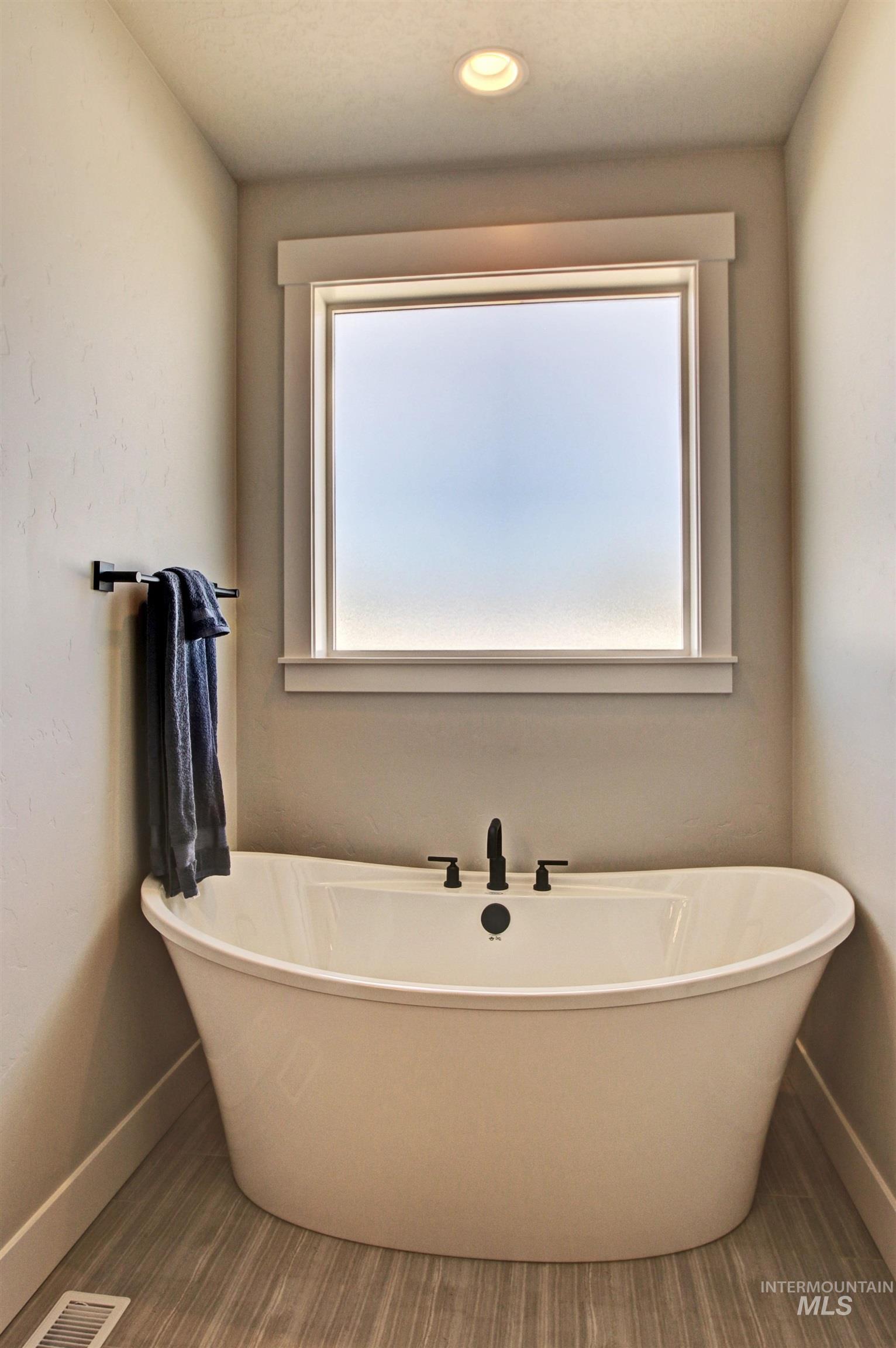Meridian, Idaho, 83642, United States, 4 Bedrooms Bedrooms, ,3 BathroomsBathrooms,Residential,For Sale,1767923