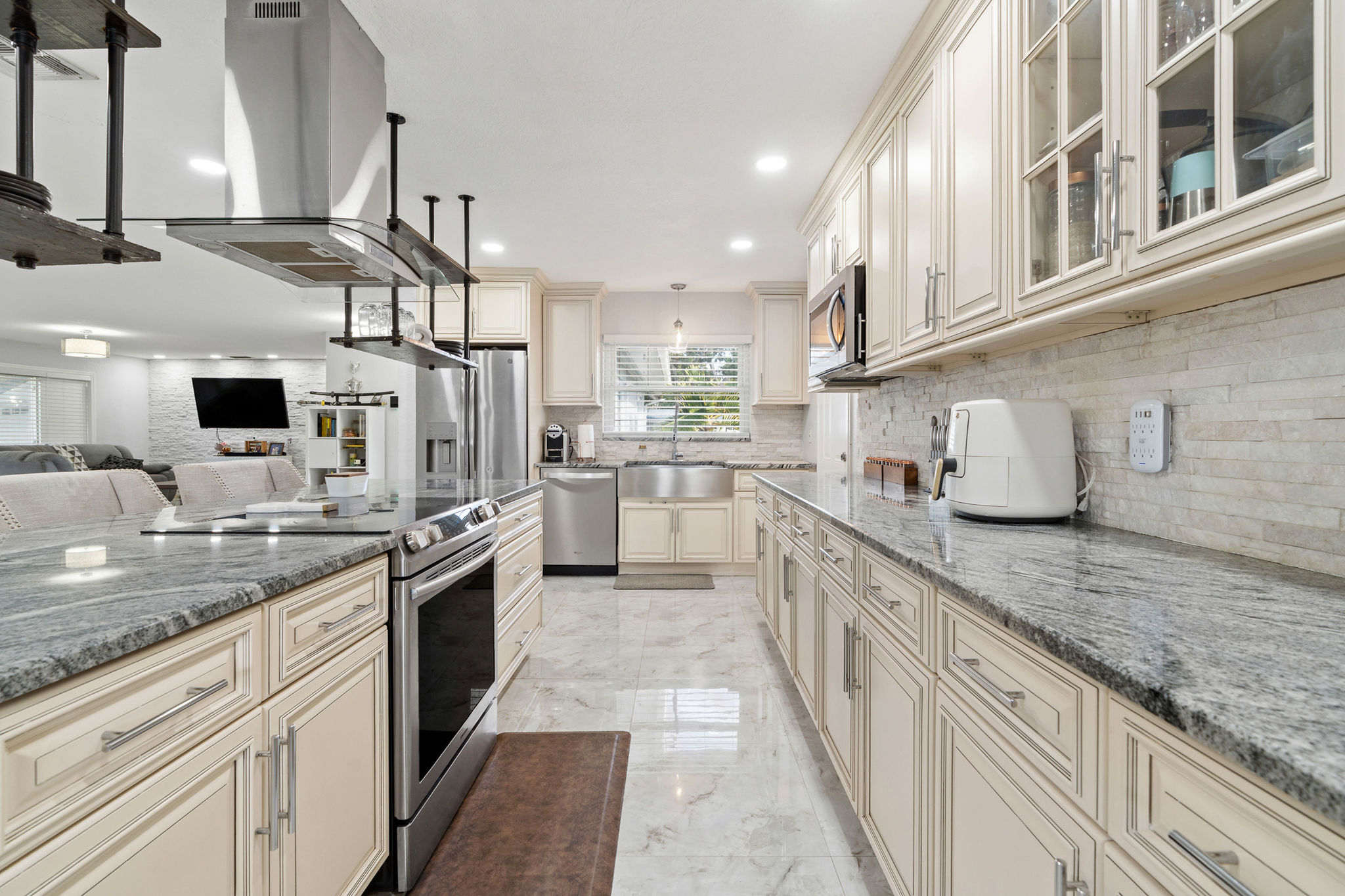 Largo, Florida, 33771, United States, 4 Bedrooms Bedrooms, ,2 BathroomsBathrooms,Residential,For Sale,2005183