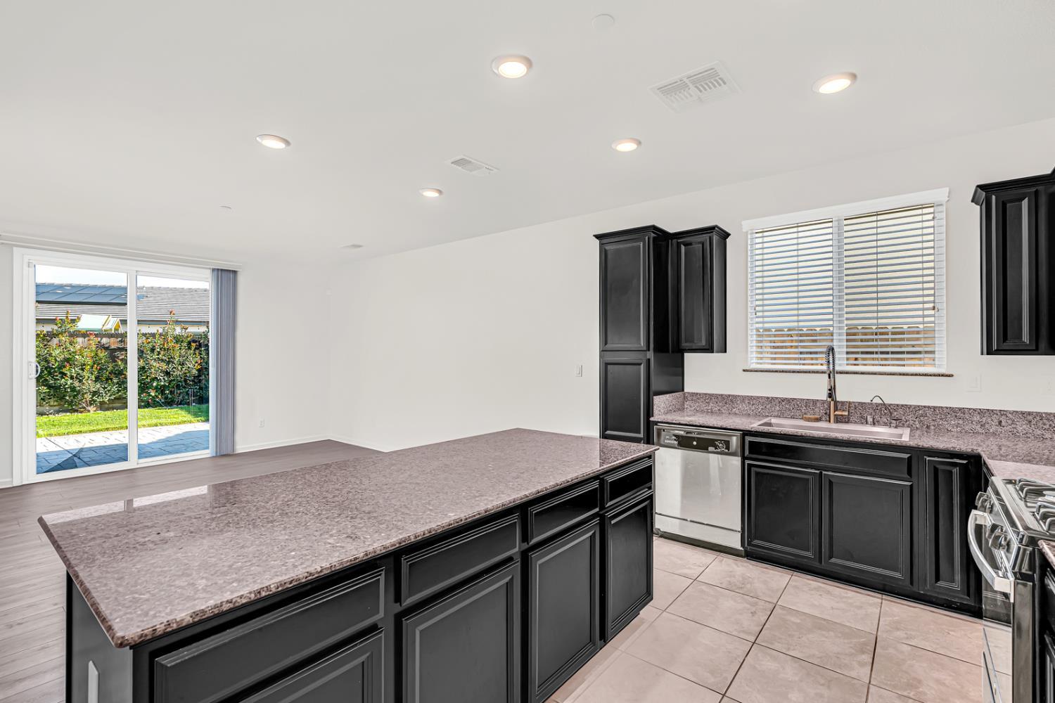 Los Banos, California, 93635, United States, 4 Bedrooms Bedrooms, ,3 BathroomsBathrooms,Residential,For Sale,1974667