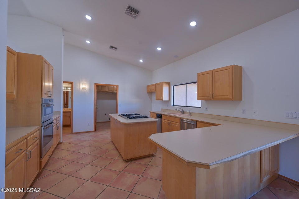 Tucson, Arizona, 85747, United States, 4 Bedrooms Bedrooms, ,4 BathroomsBathrooms,Residential,For Sale,1978909
