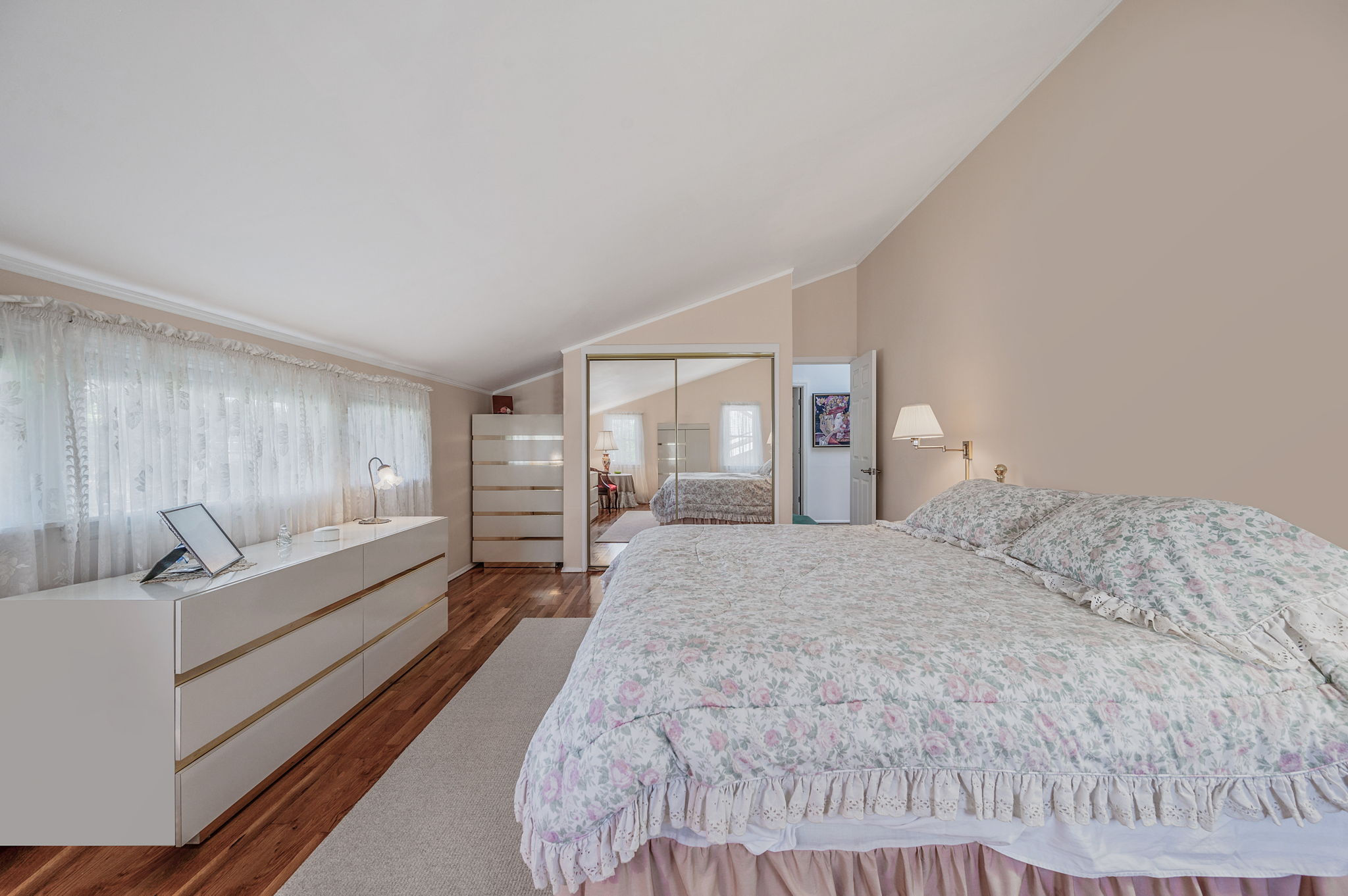 Babylon, New York, 11702, United States, 4 Bedrooms Bedrooms, ,3 BathroomsBathrooms,Residential,For Sale,1921676