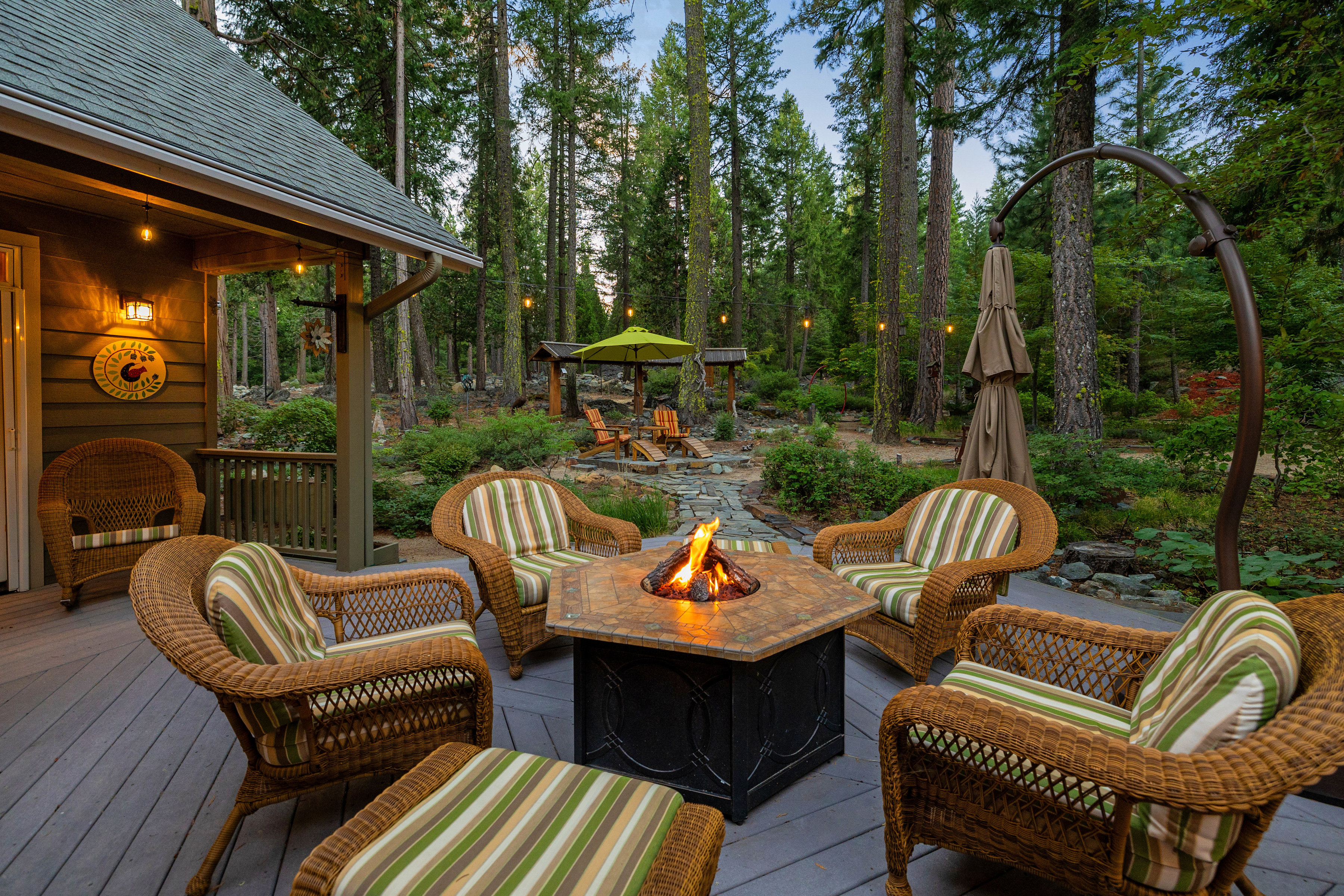  Luxury Mountain Retreat with Guest House on 1 Acre in the Heart of Graeagle - 物件實景