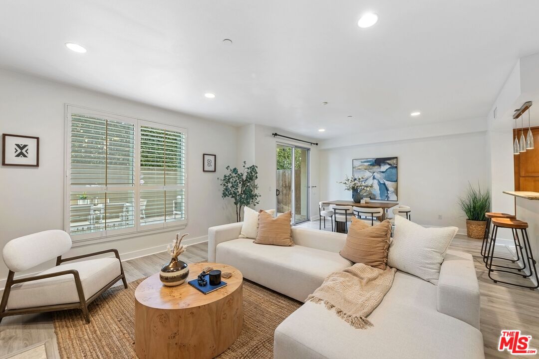 Los Angeles, California, 90064, United States, 2 Bedrooms Bedrooms, ,3 BathroomsBathrooms,Residential,For Sale,2003516