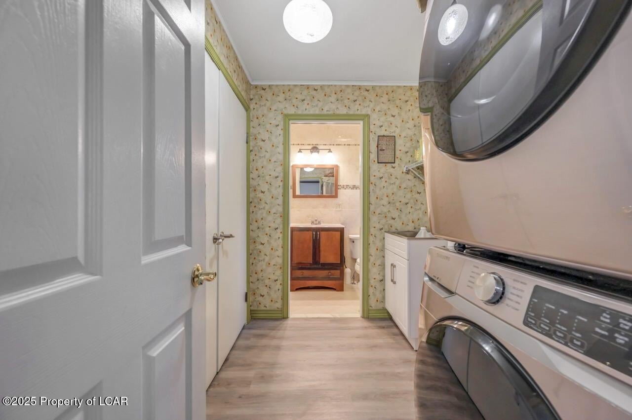 Sugarloaf, Pennsylvania, 18249, United States, 4 Bedrooms Bedrooms, ,3 BathroomsBathrooms,Residential,For Sale,1996756