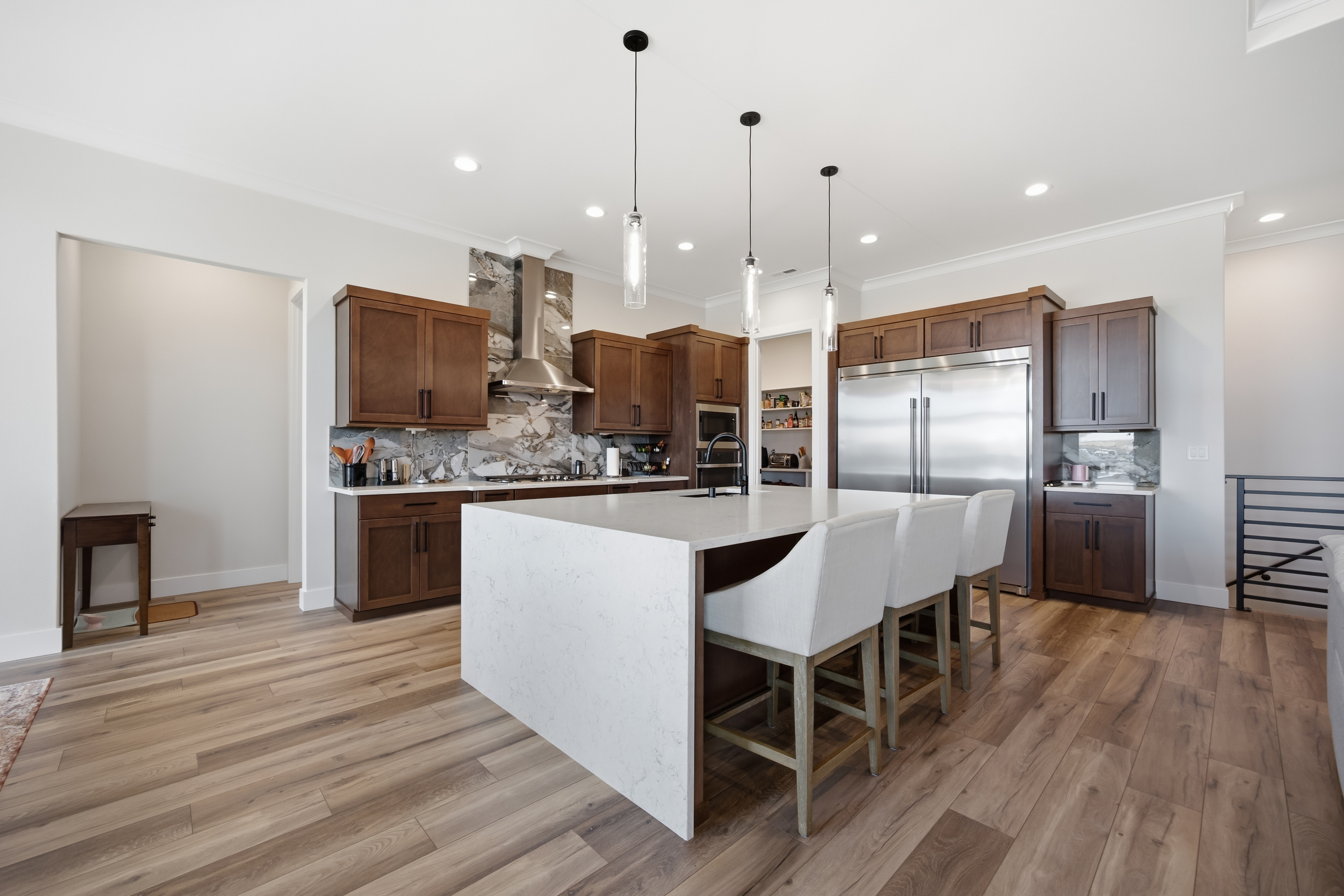  Discover This Stunning Resale Prodigy Homes Aria Basement Model - 物件實景