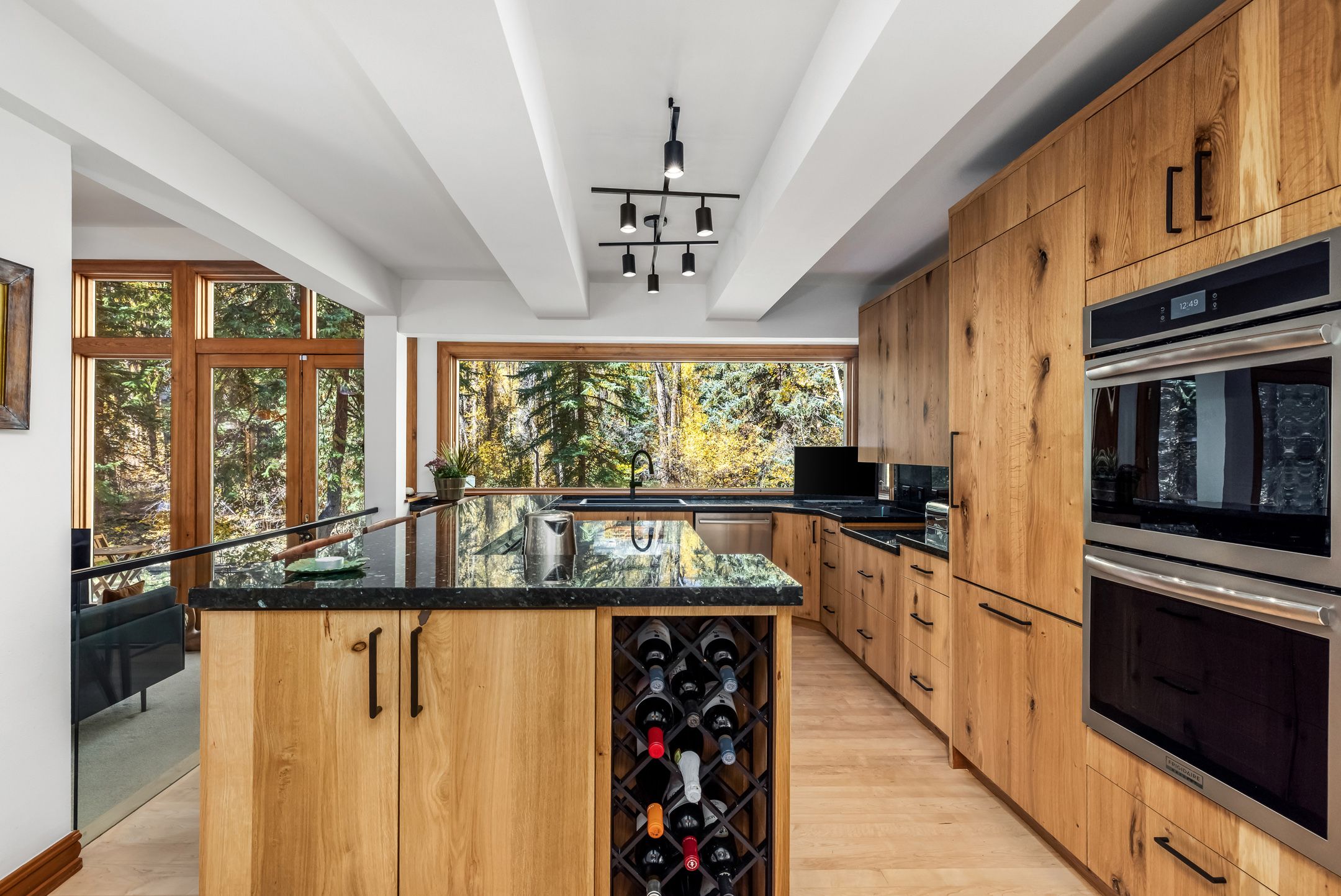  Live creekside in Aspen
